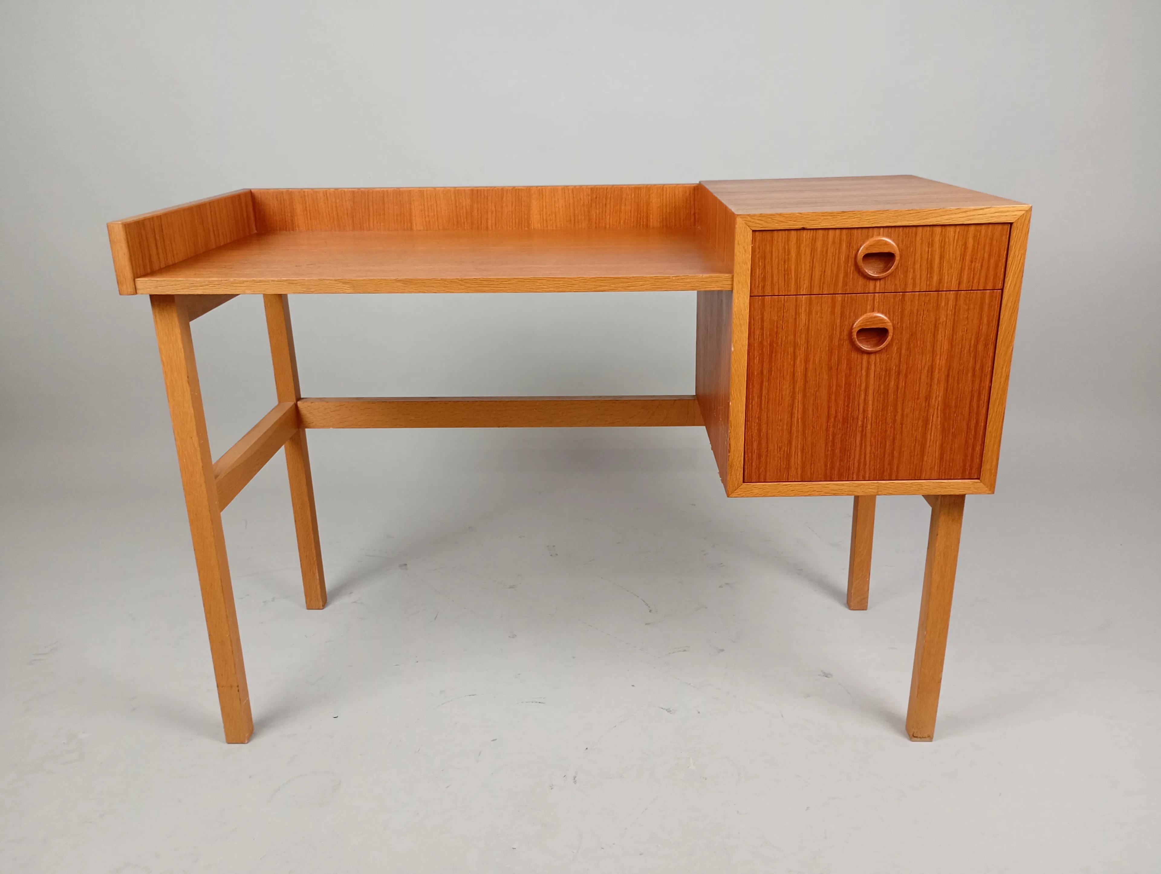 Skrivbord, teak 1960-tal barnmodell