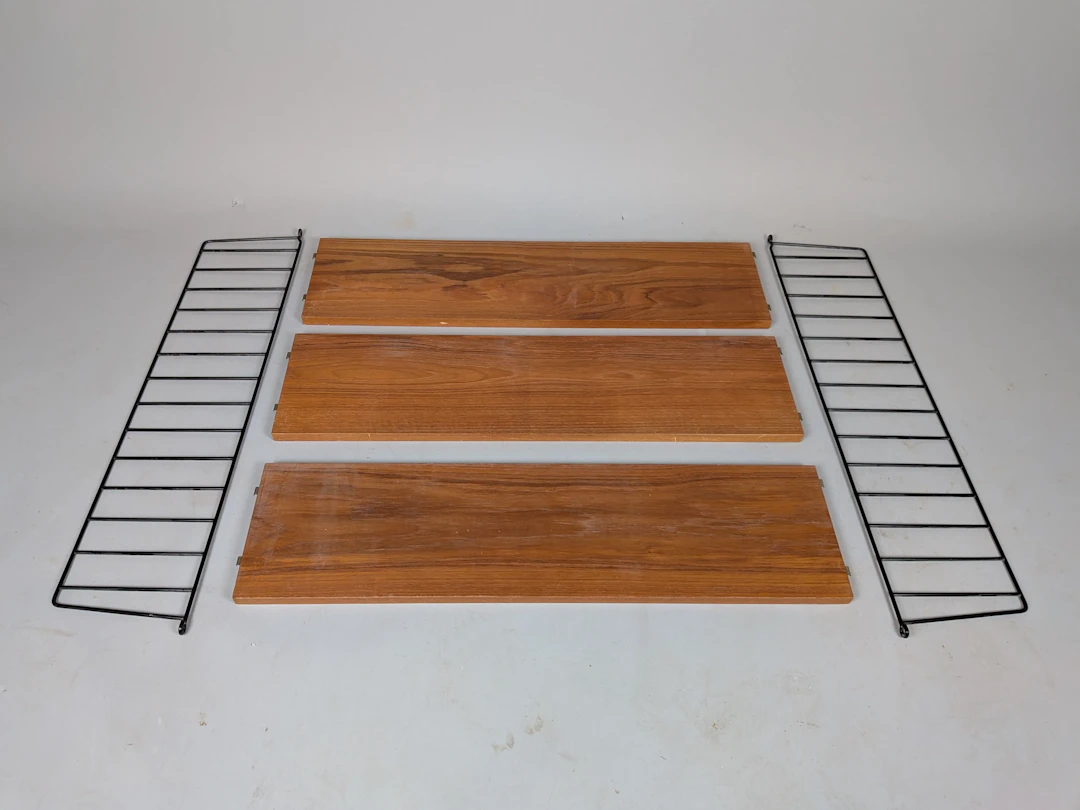 Vägghylla, Stringmodell, teak
