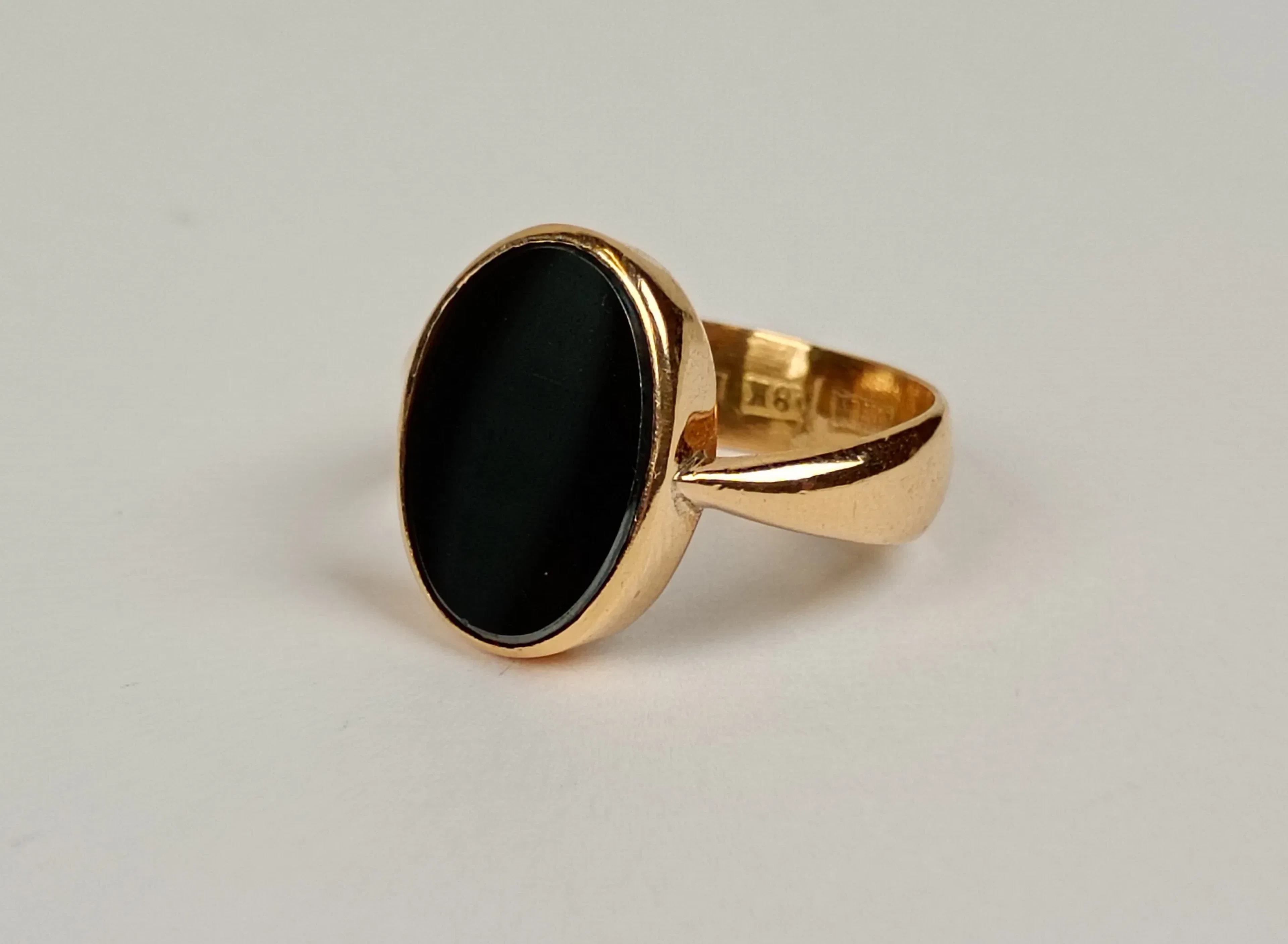 Ring med sten, 18 k Guld