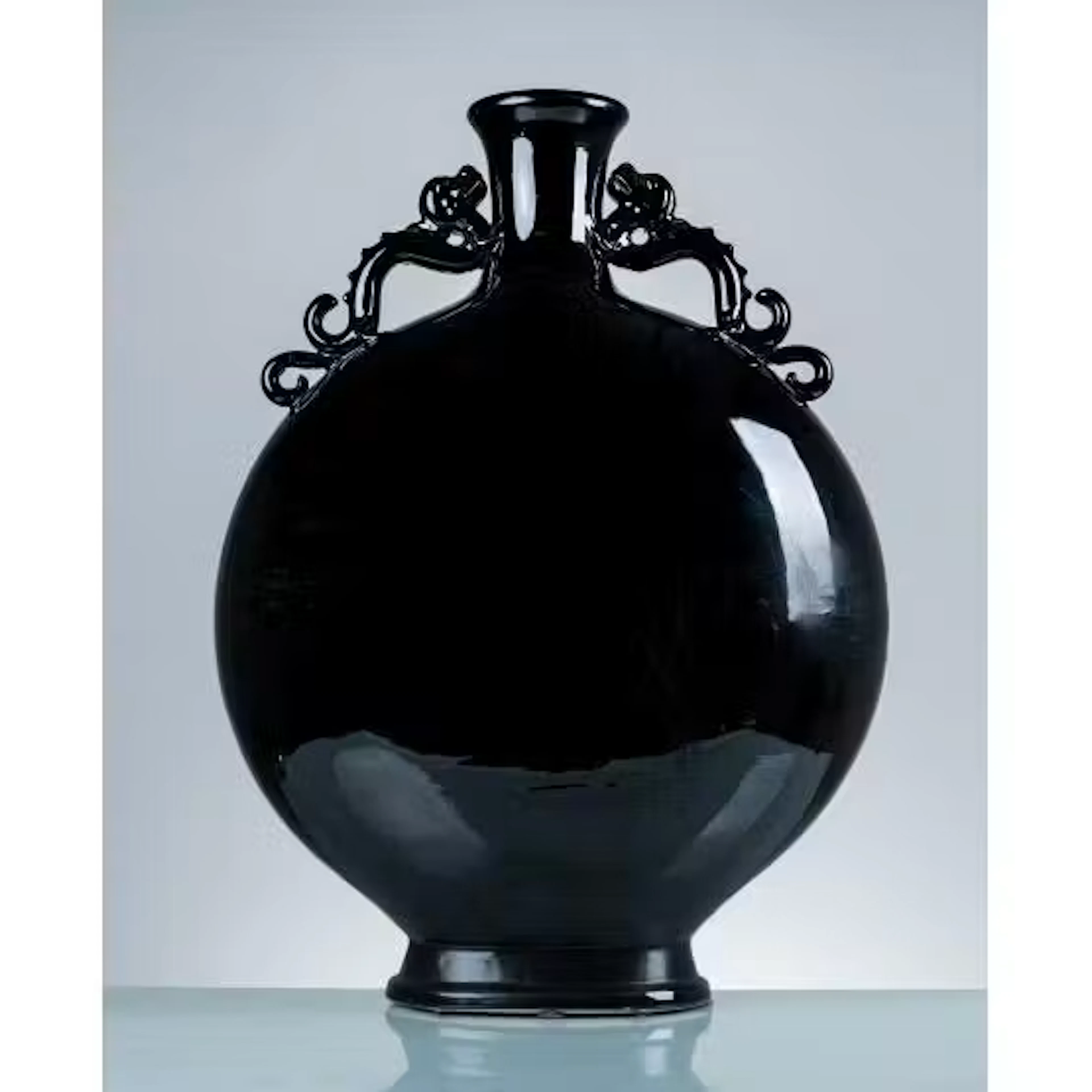 PRODUZIONE ORIENTALE 2000 ca., Vaso ad urna in ceramica