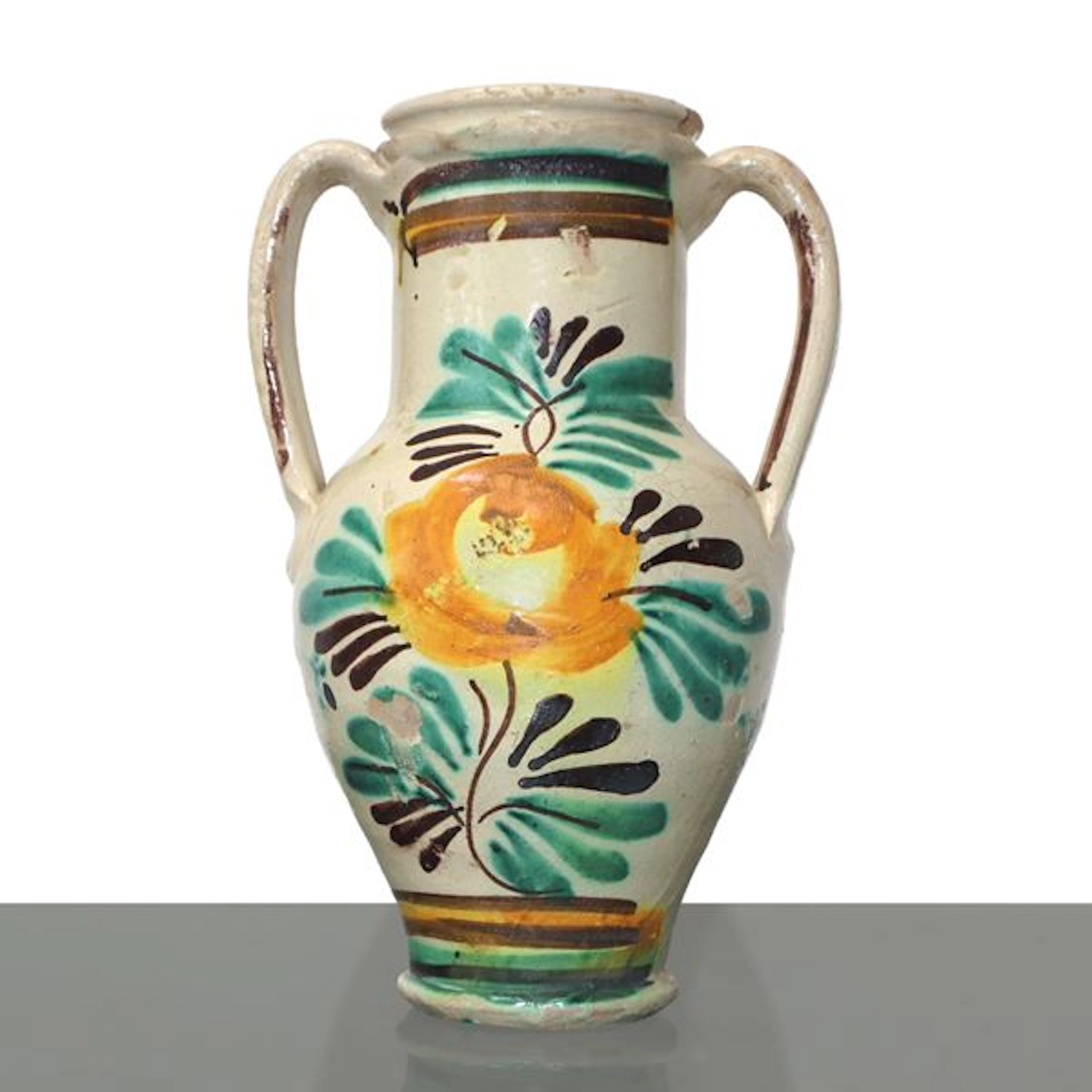 Brocca con manici in maiolica di Caltagirone con fiore policromo dipinto