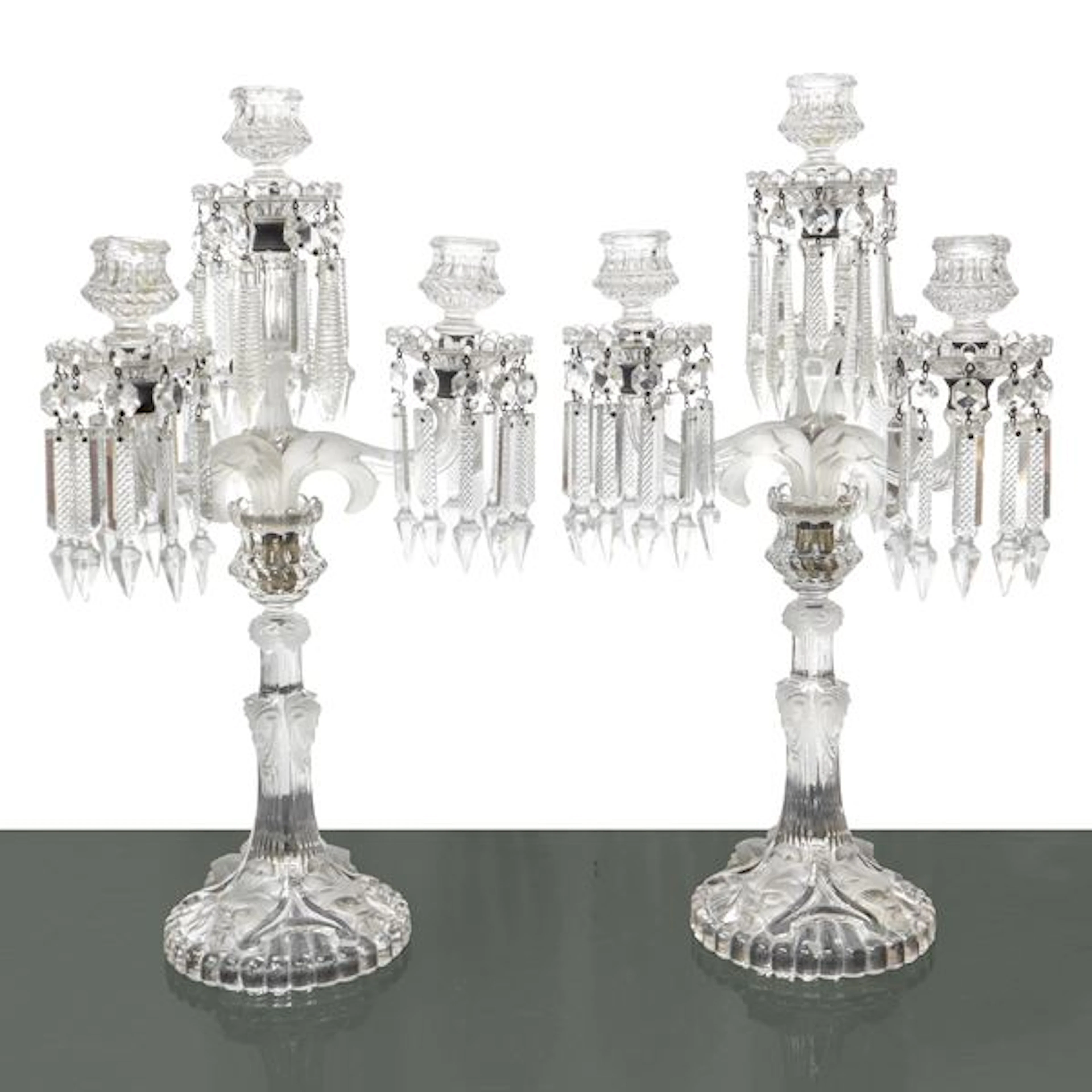 Coppia di candelabri a 4 luci in cristallo con brindoli con teste