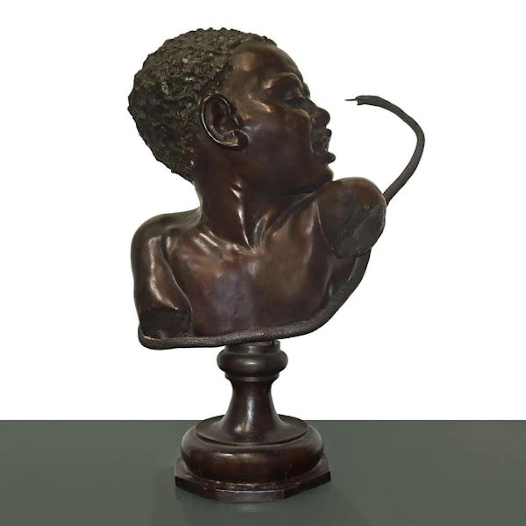 Ragazzo africano punto da un serpente, scultura in bronzo patinato