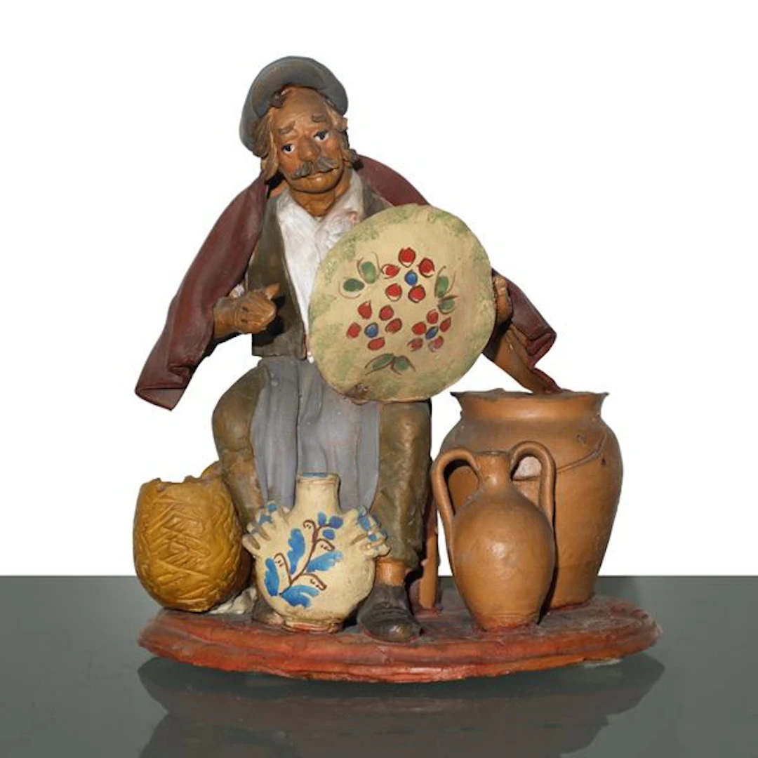 Vasaio, figurina in creta dipinta