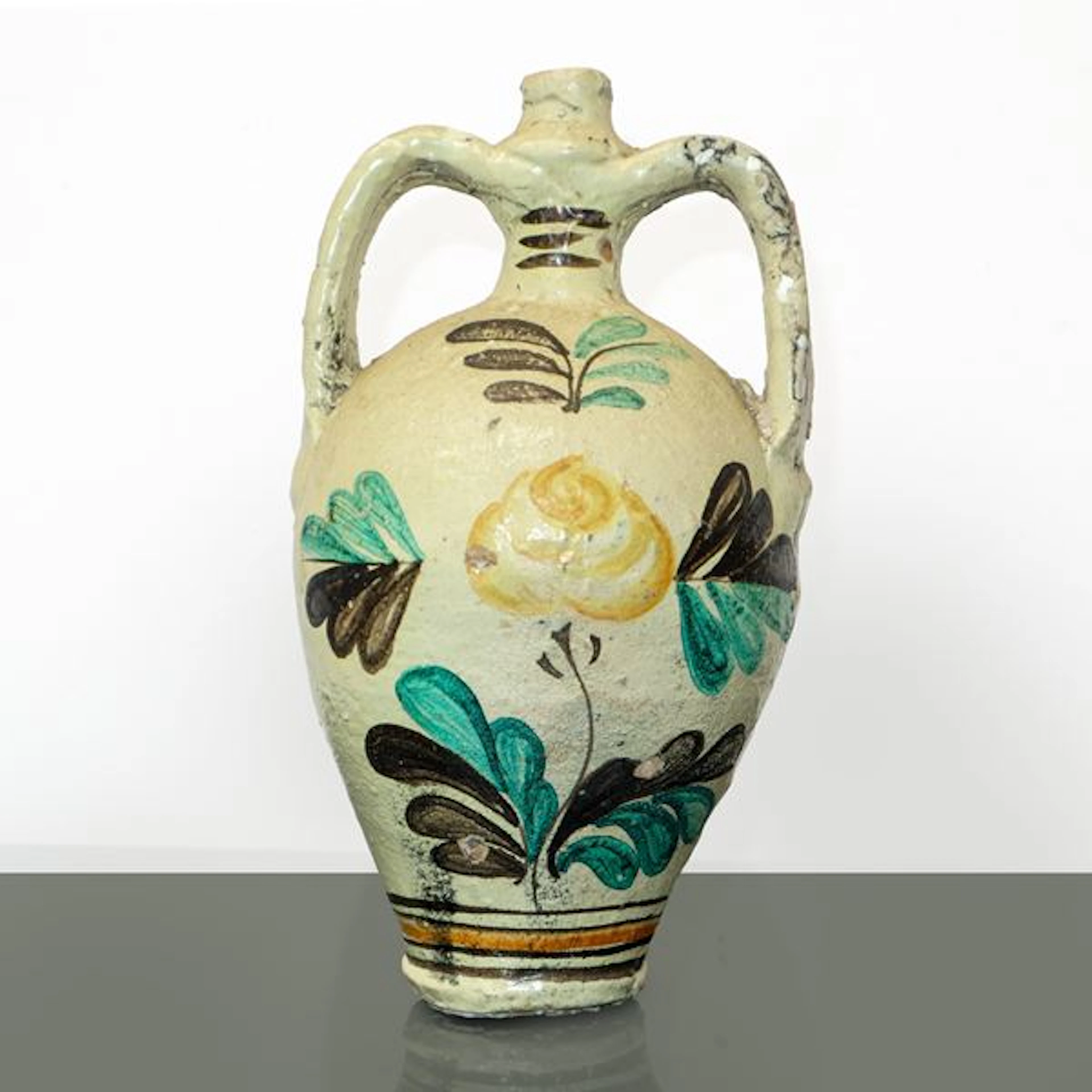 Bummulo in maiolica di Caltagirone con decoro floreale sul fronte, XX secolo