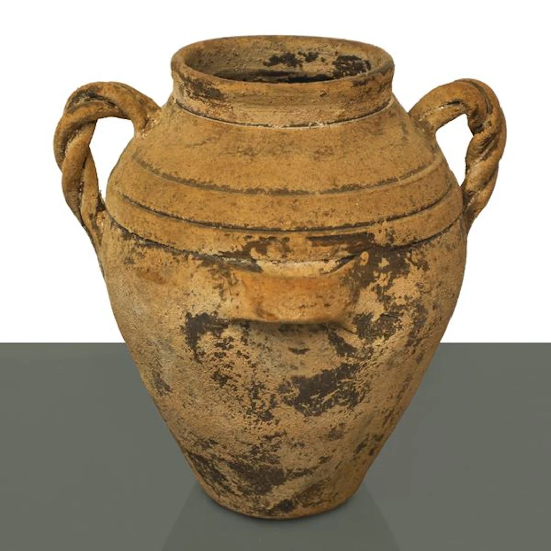 Piccola anfora rustica in terracotta e manganese con manici a treccia