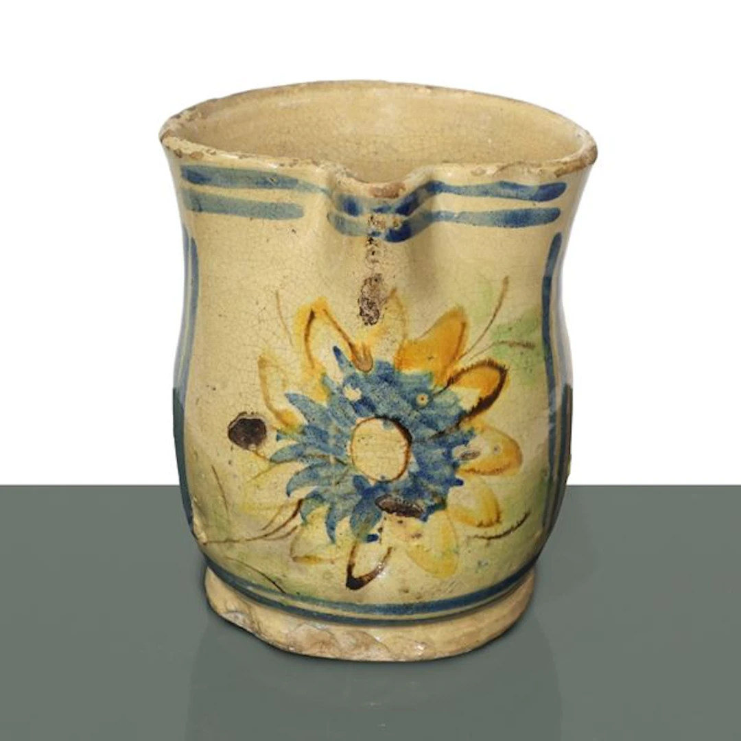 Cannata in maiolica di Caltagirone con girasole policromo sui toni