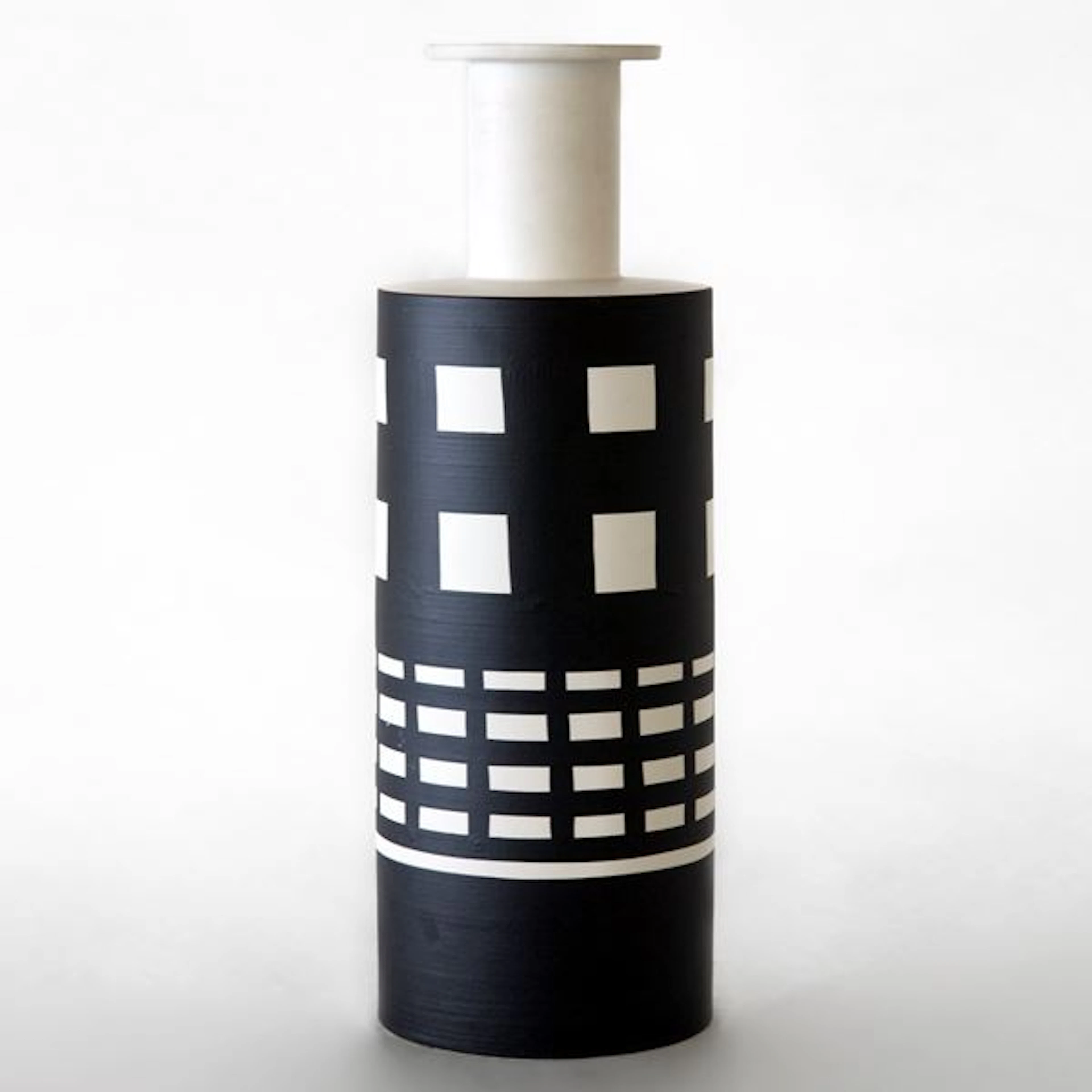 Vaso rocchetto bianco e nero, 1980 circa - Ettore Sottsass (Innsbruck