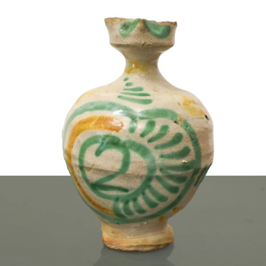 Orciolo in maiolica di Caltagirone con disegno policromo nei toni