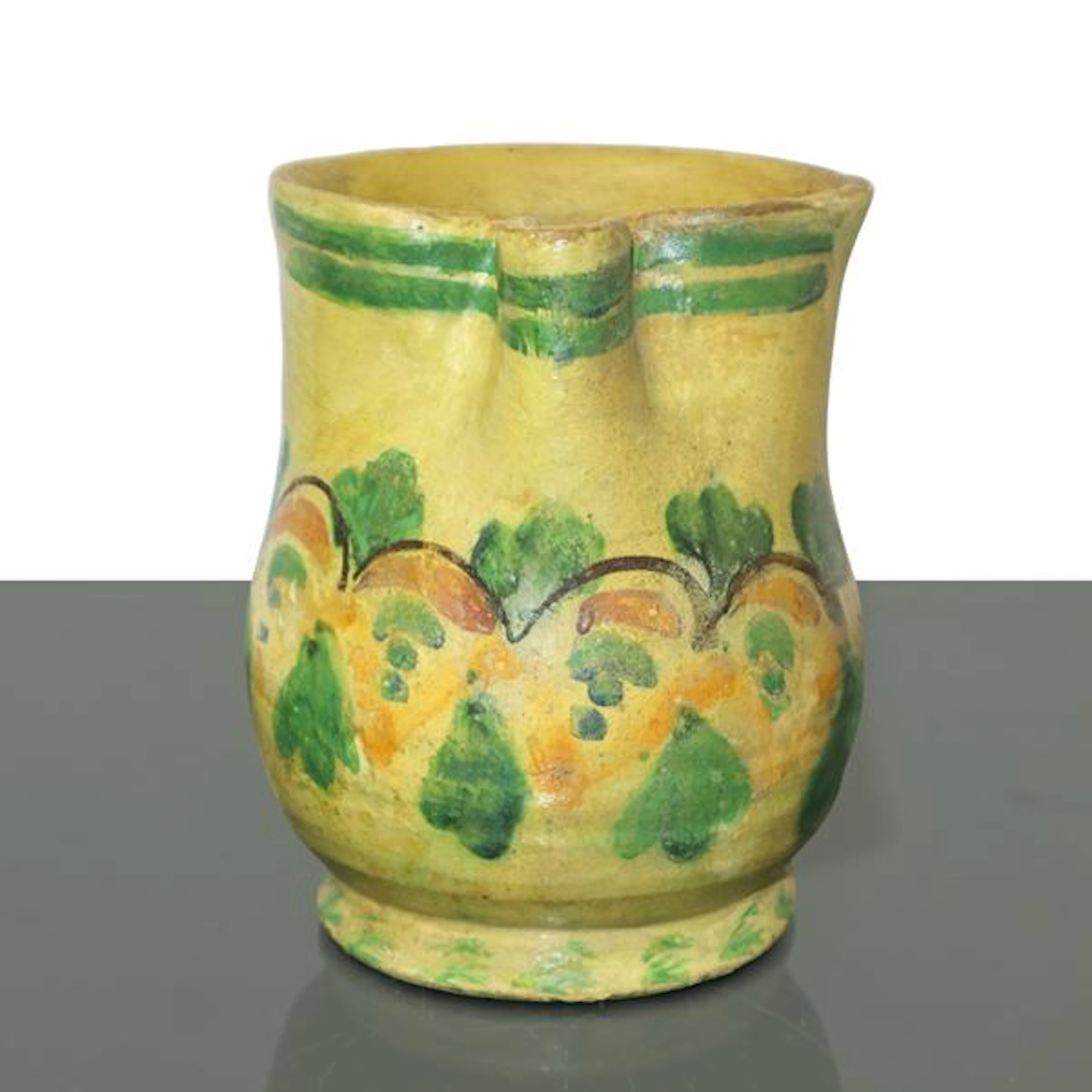 Cannata in maiolica di Caltagirone con decoro policromo al fronte