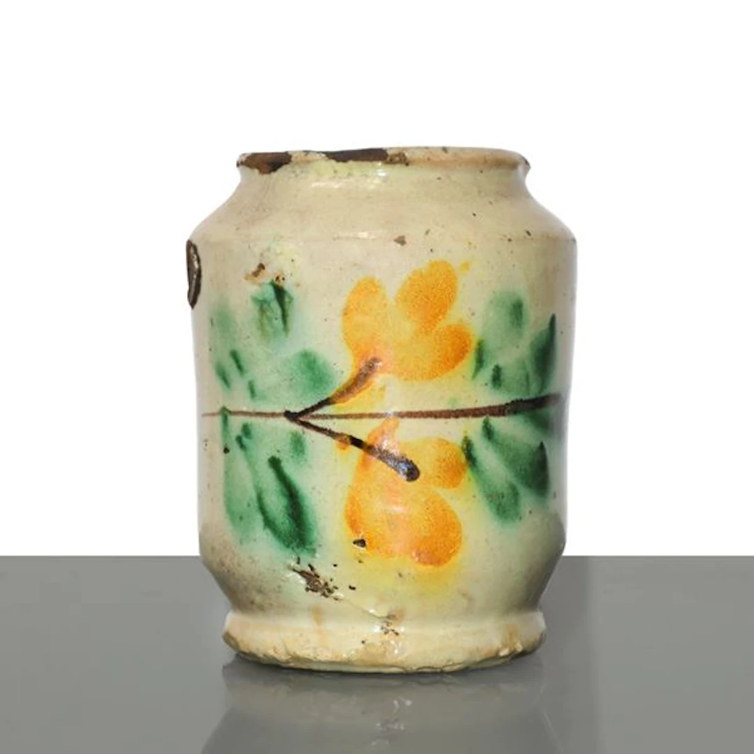 Cilindro in maiolica di Caltagirone invetriata con fiore policromo