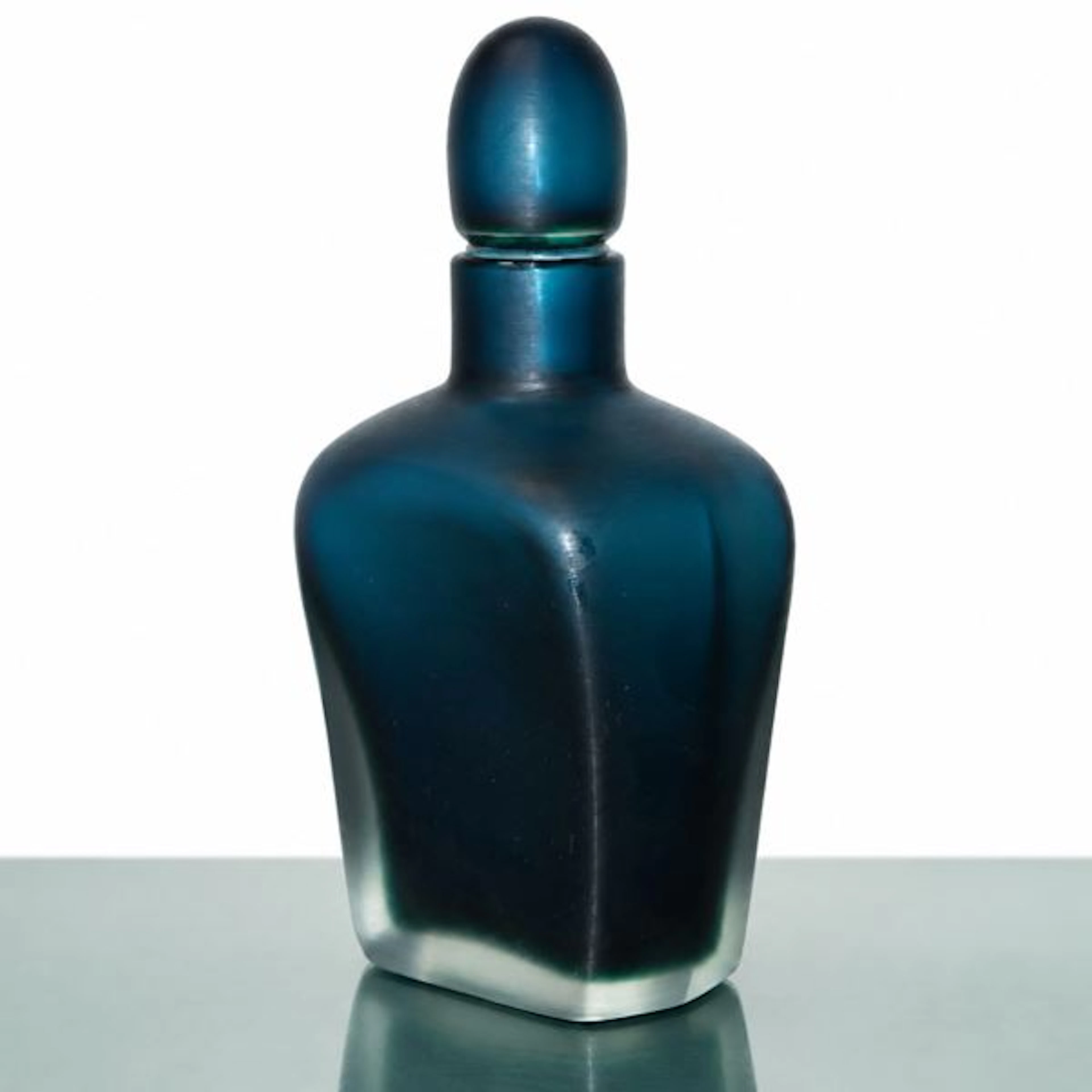 Bottiglia della serie "Velati" in vetro di Murano sommerso blu, '91