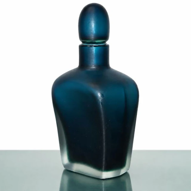 Bottiglia della serie "Velati" in vetro di Murano sommerso blu, '91