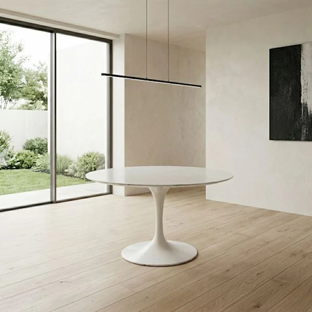 Tavolo modello Tulip con finiture in laminato bianco - Eero Saarinen per Knoll