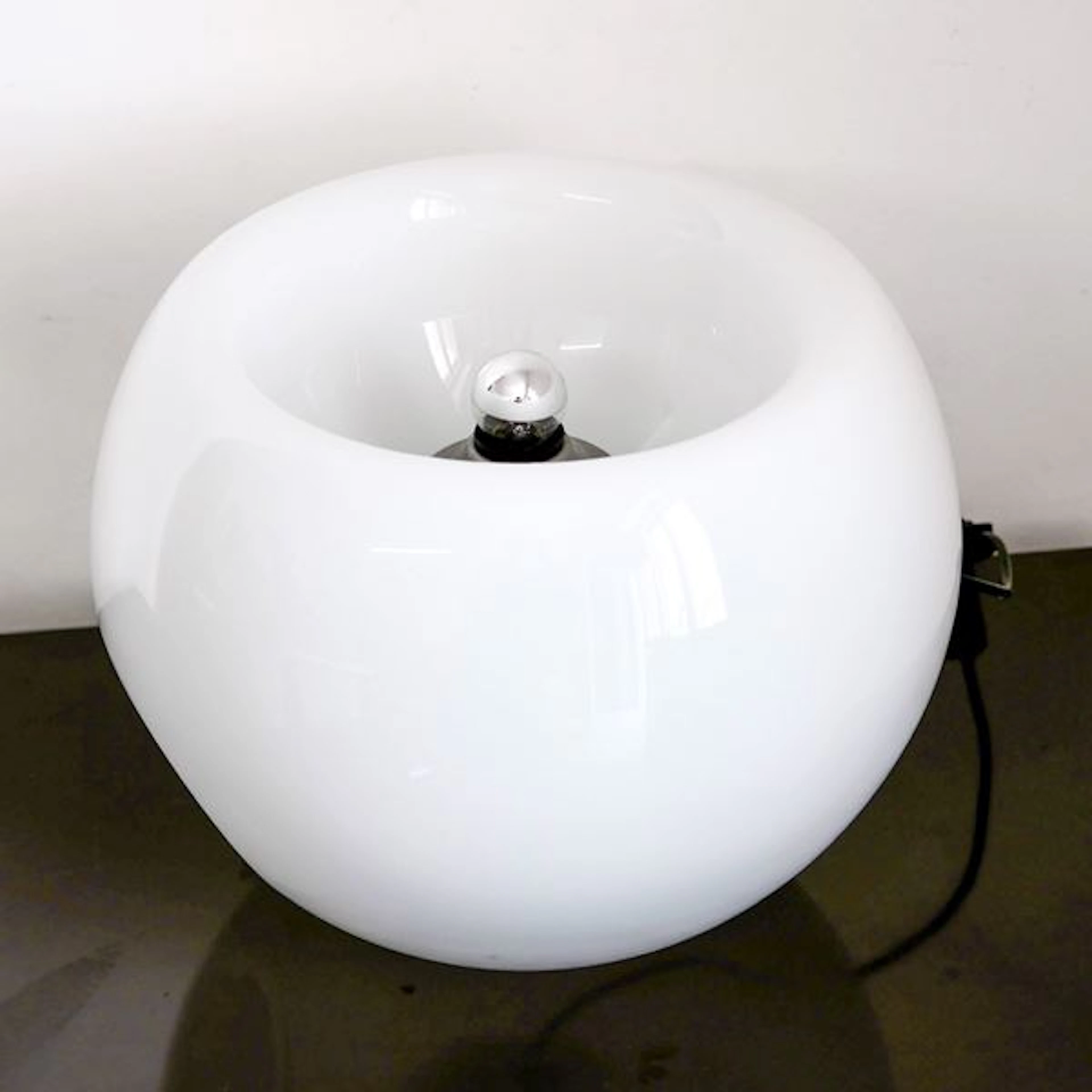 Lampada da tavolo in vetro bianco modello Vacuna, anni '60/'70 - Eleonore