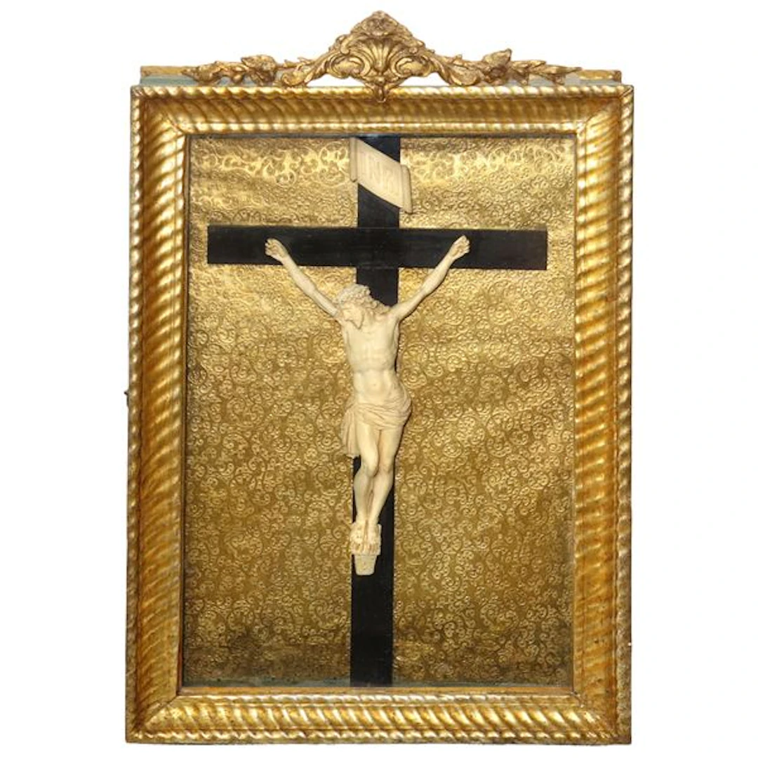 Gesù Cristo Crocifisso in teca dorata in legno