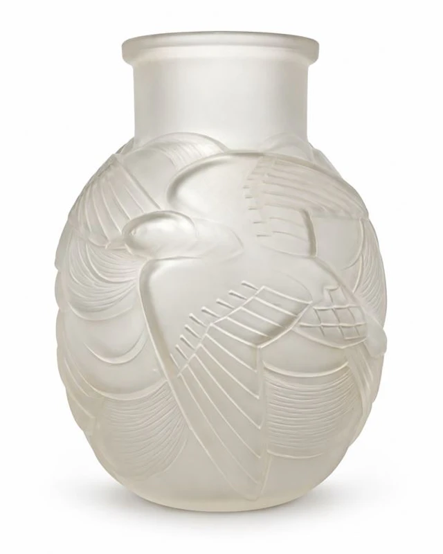 Vaso Art Decò in vetro decorato con bassorilievo con motivi decorativi