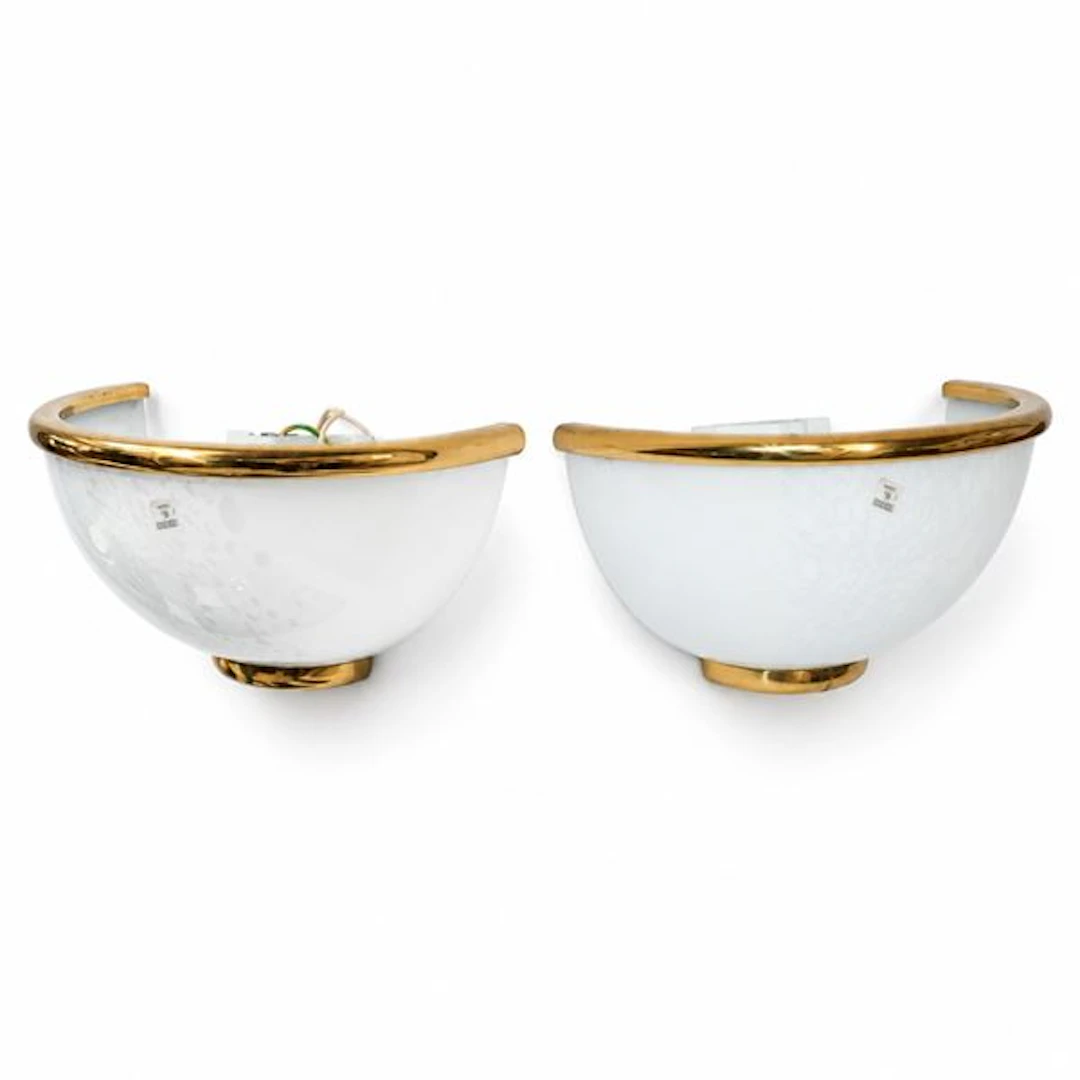 Coppia di Appliques a due luci in vetro di Murano bianco lattimo con
