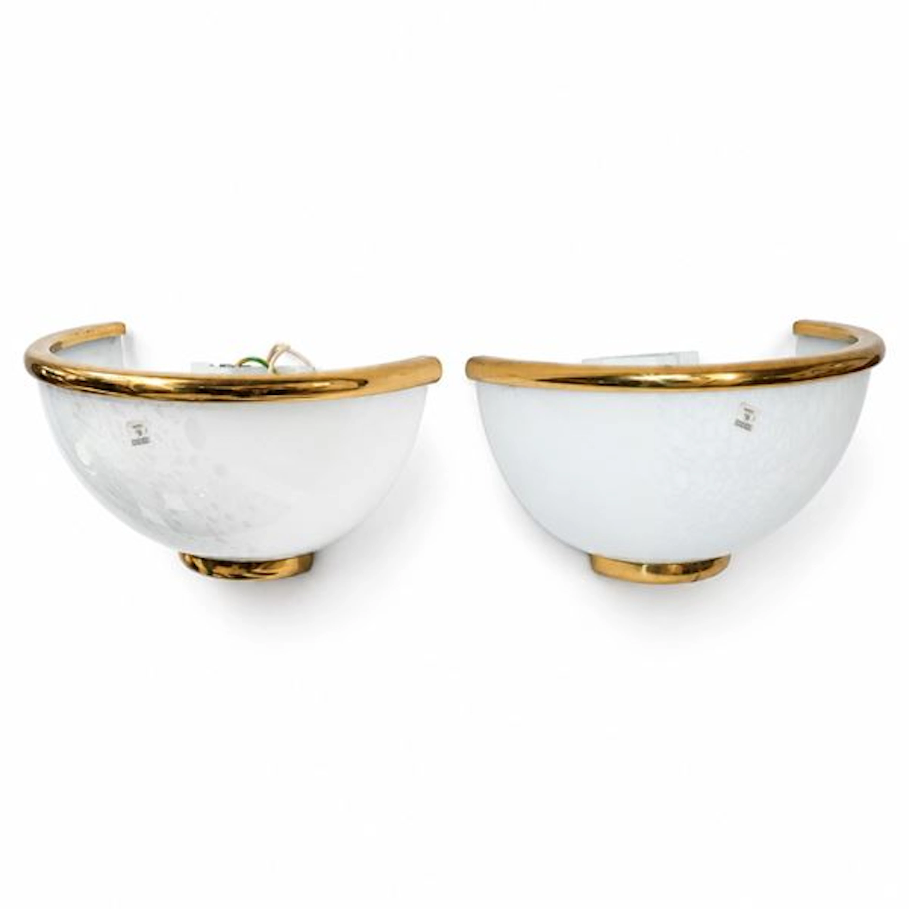 Coppia di Appliques a due luci in vetro di Murano bianco lattimo con