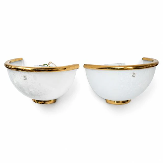 Coppia di Appliques a due luci in vetro di Murano bianco lattimo con