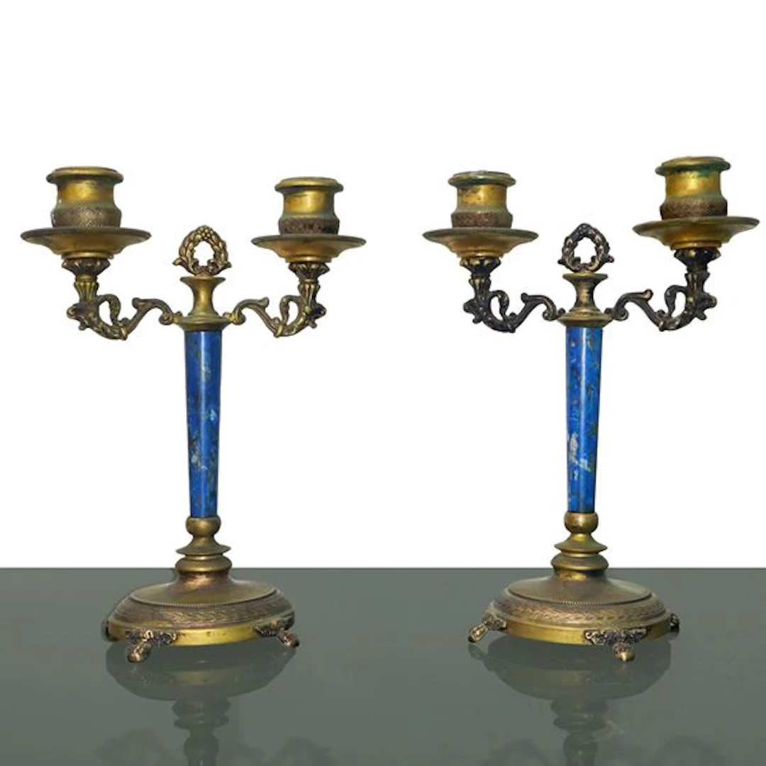 COPPIA DI CANDELIERI IMPERO CON BASE IN METALLO DORATO E STELO IN