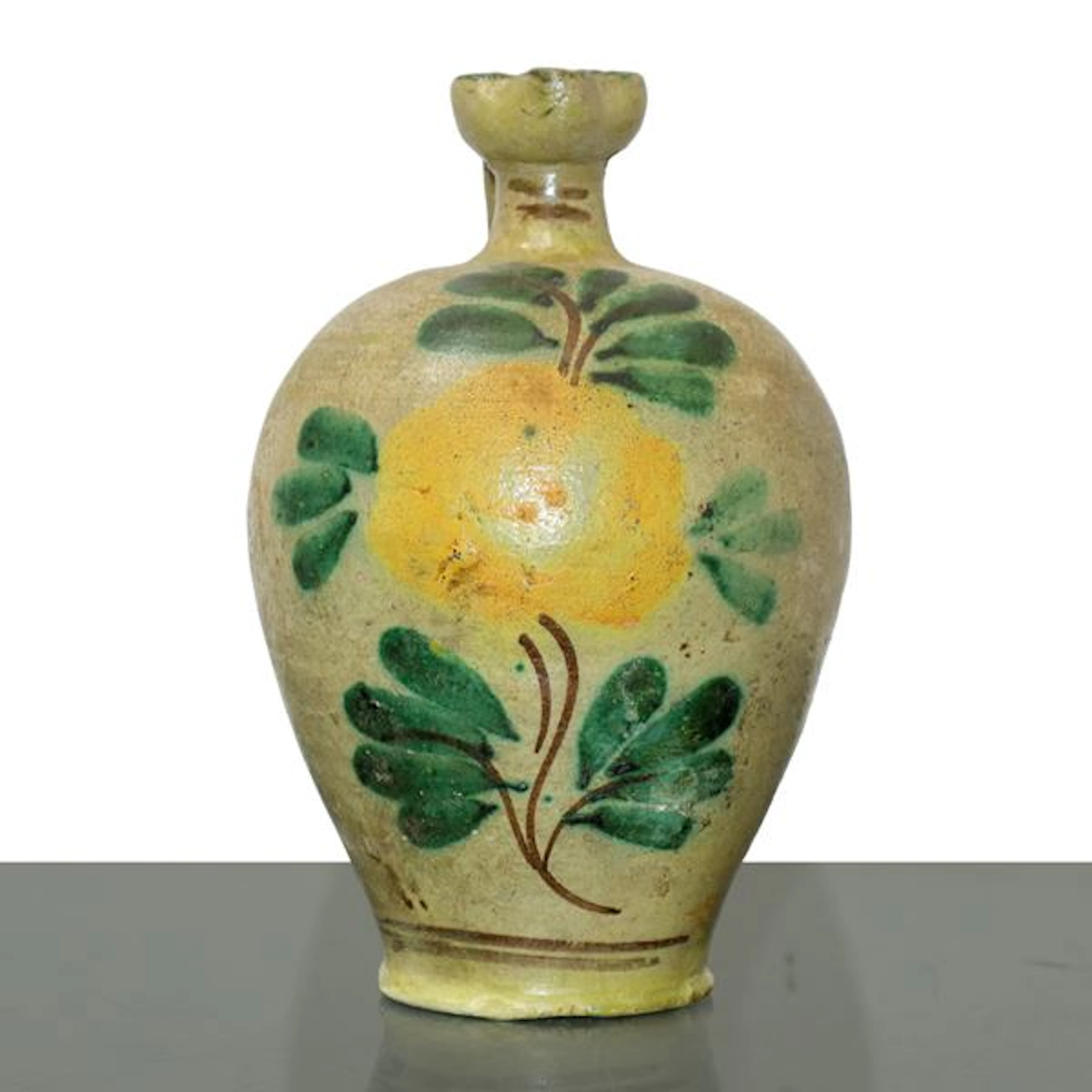 Piccolo bummulo in maiolica di Caltagirone con fiore policromo al fronte