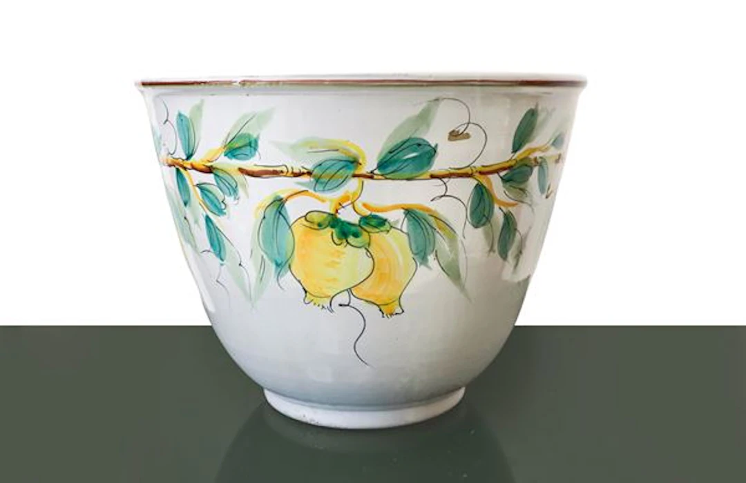 Grande cachepot in ceramica policroma con decorazioni di limoni
