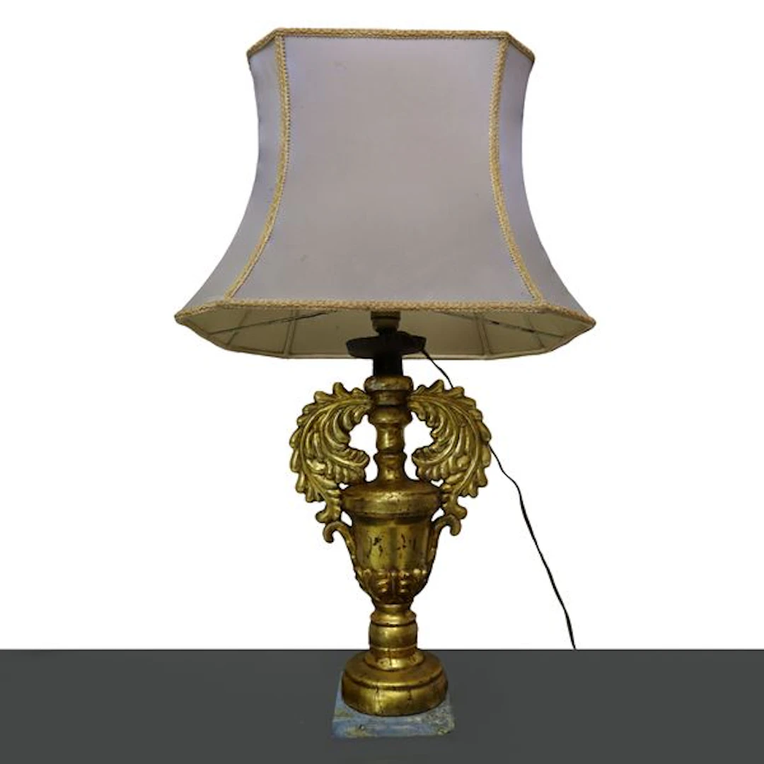 Lume con base in legno dorato, in argento e mistura, XIX secolo