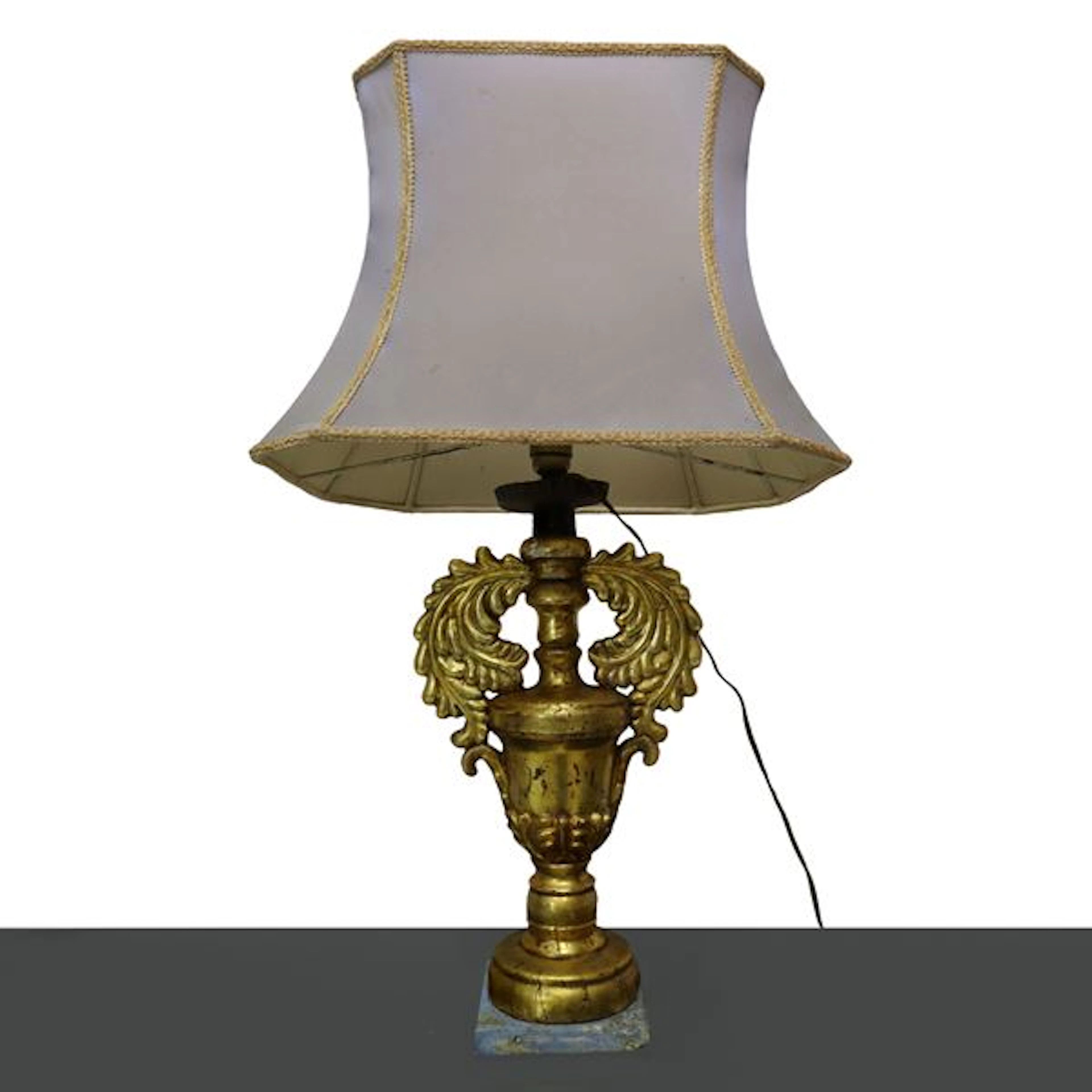 Lume con base in legno dorato, in argento e mistura, XIX secolo