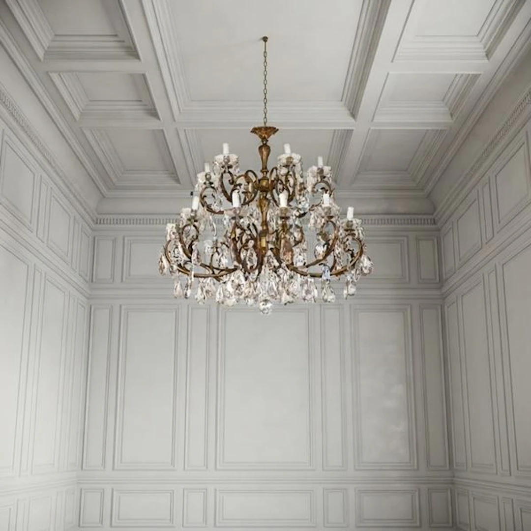 Lampadario 18 luci in metallo dorato e brindoli, XX secolo