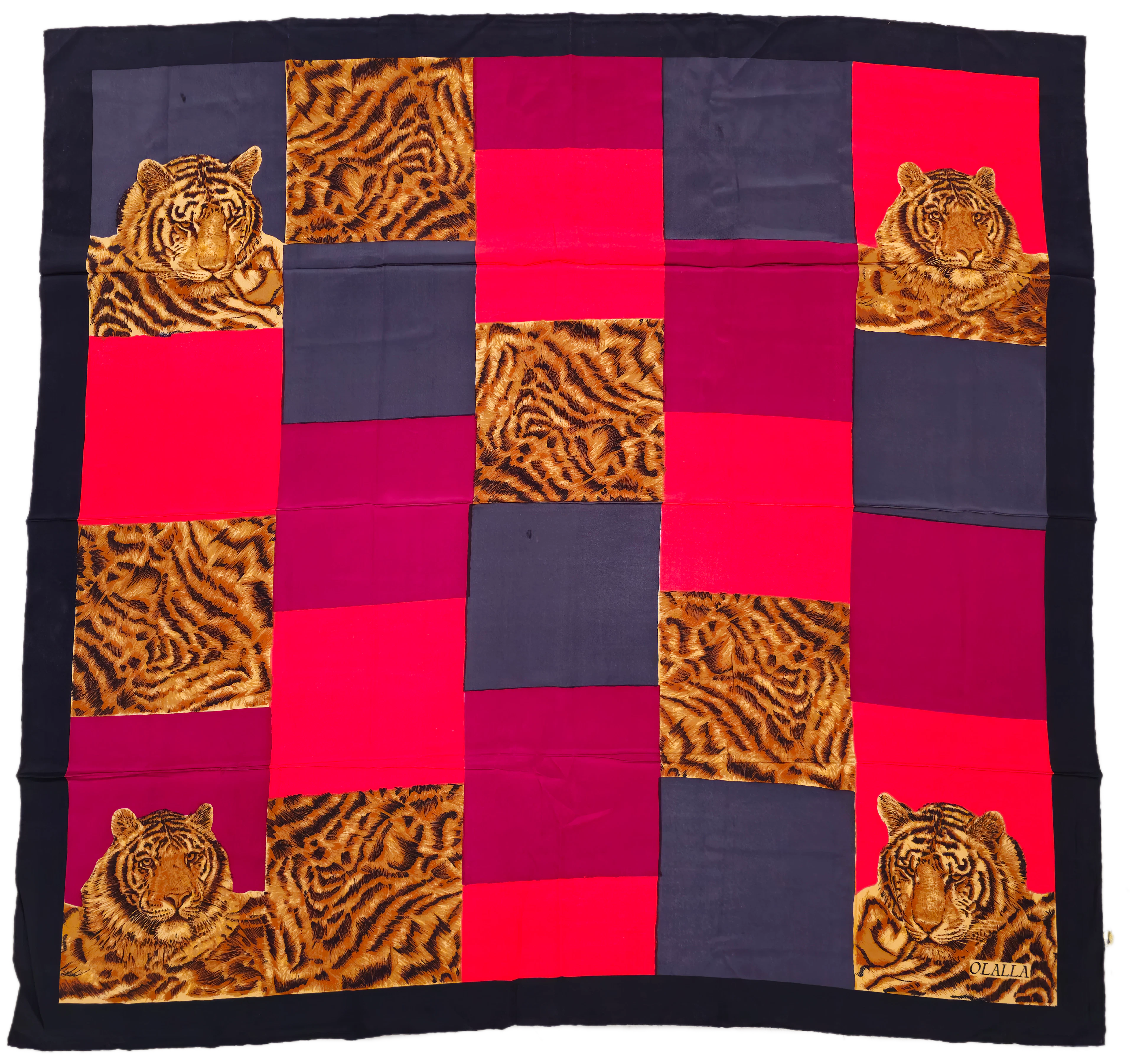 FOULARD GRAN CARRÉ EN SEDA. POP ART CON ANIMAL PRINT.