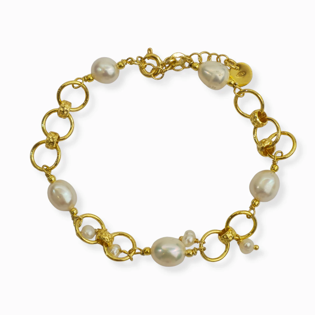 Pulsera en plata con perlas cultivadas.