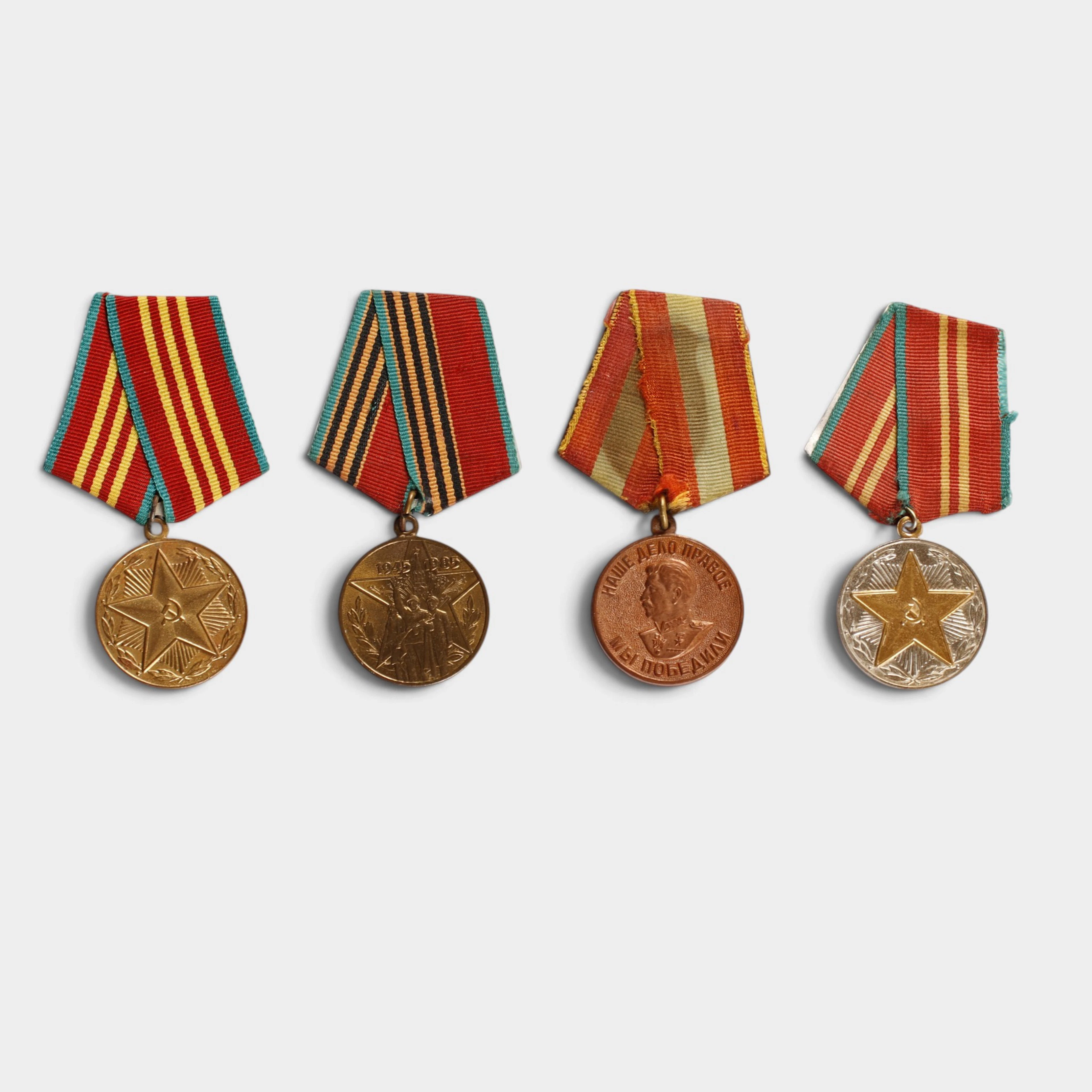 Lote de cuatro medallas militares de ex unión sovietica. Circa años 60/70.