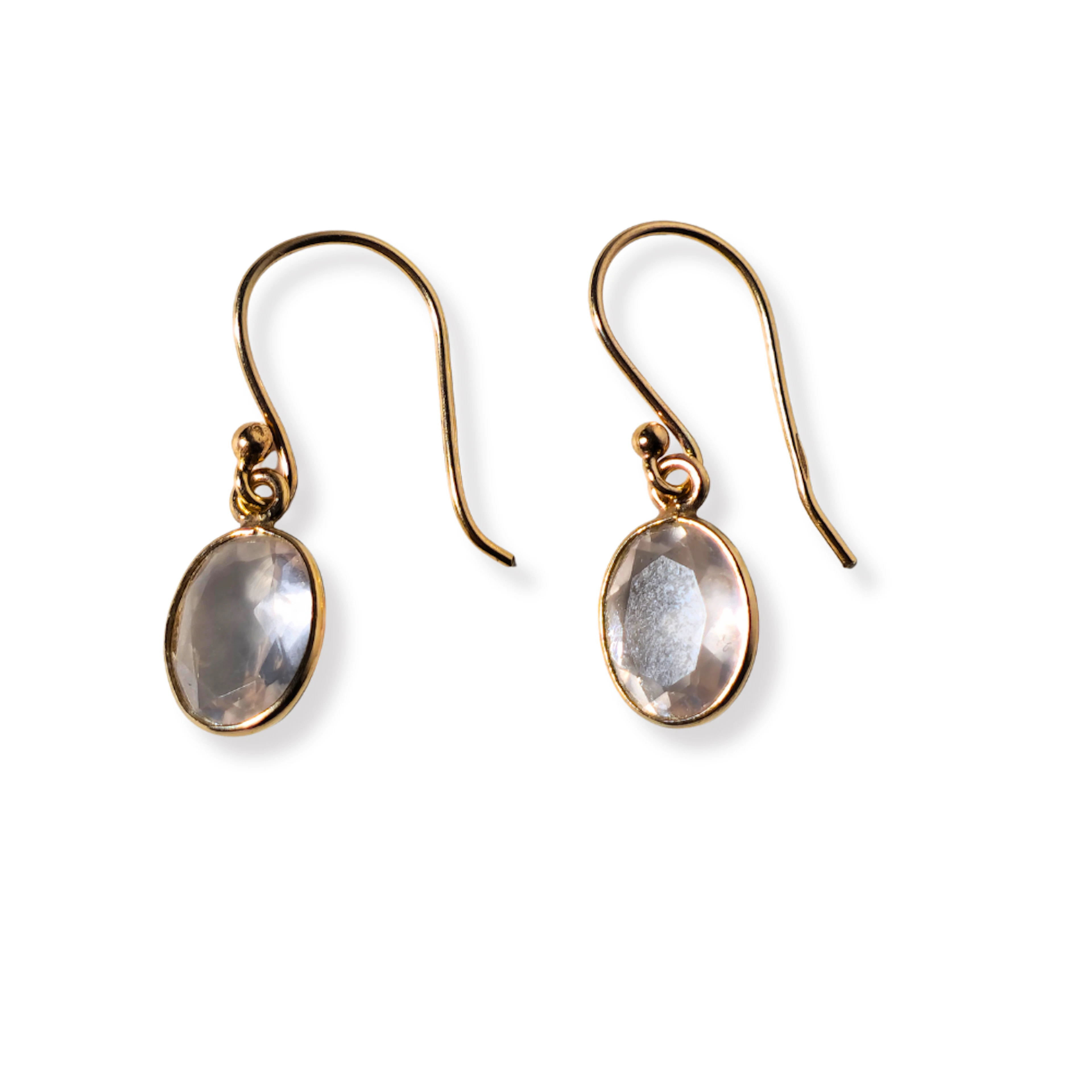 PENDIENTES EN PLATA BAÑADO EN ORO CON CUARZO ROSA FACETADO.