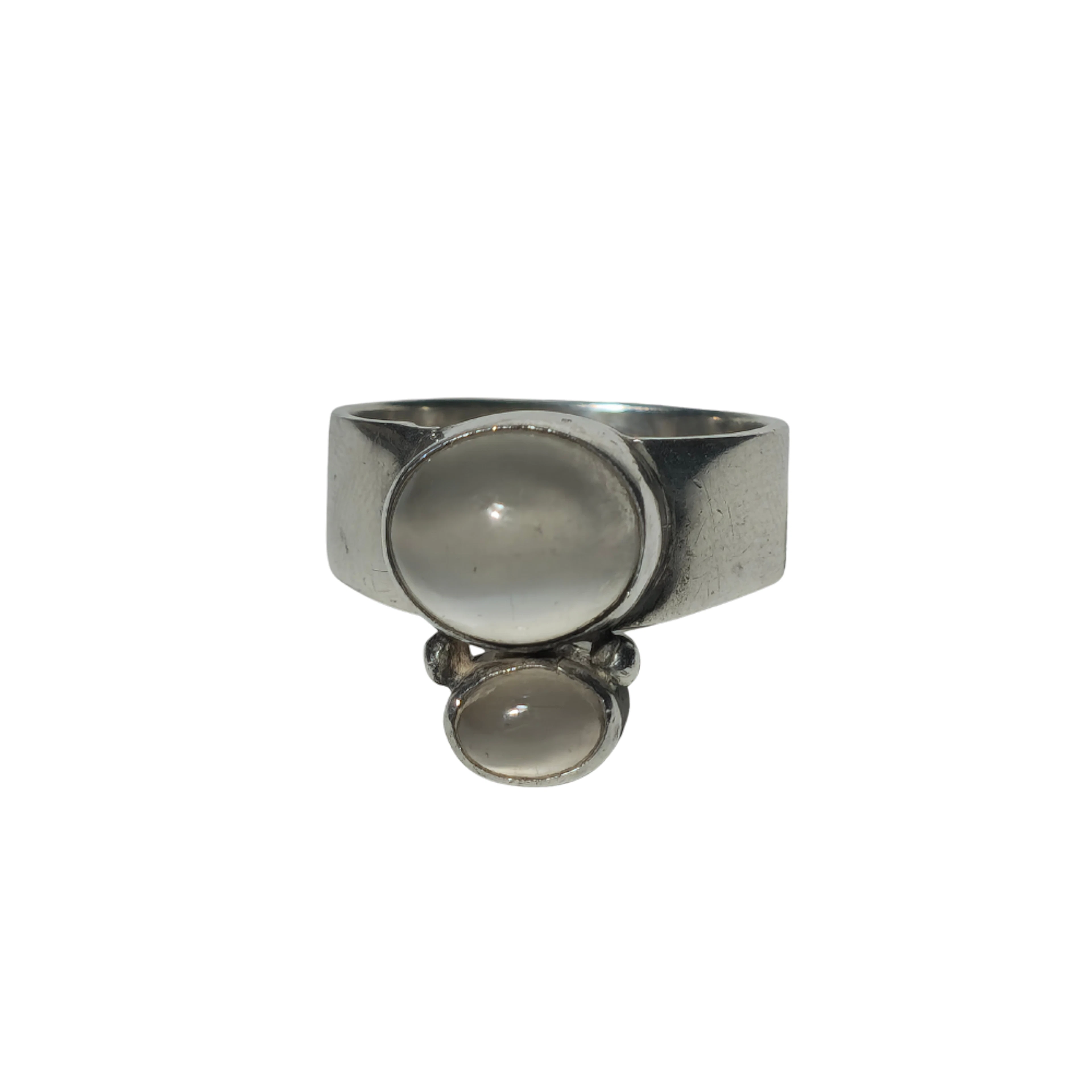 ANILLO EN PLATA CON PIEDRA LUNA.