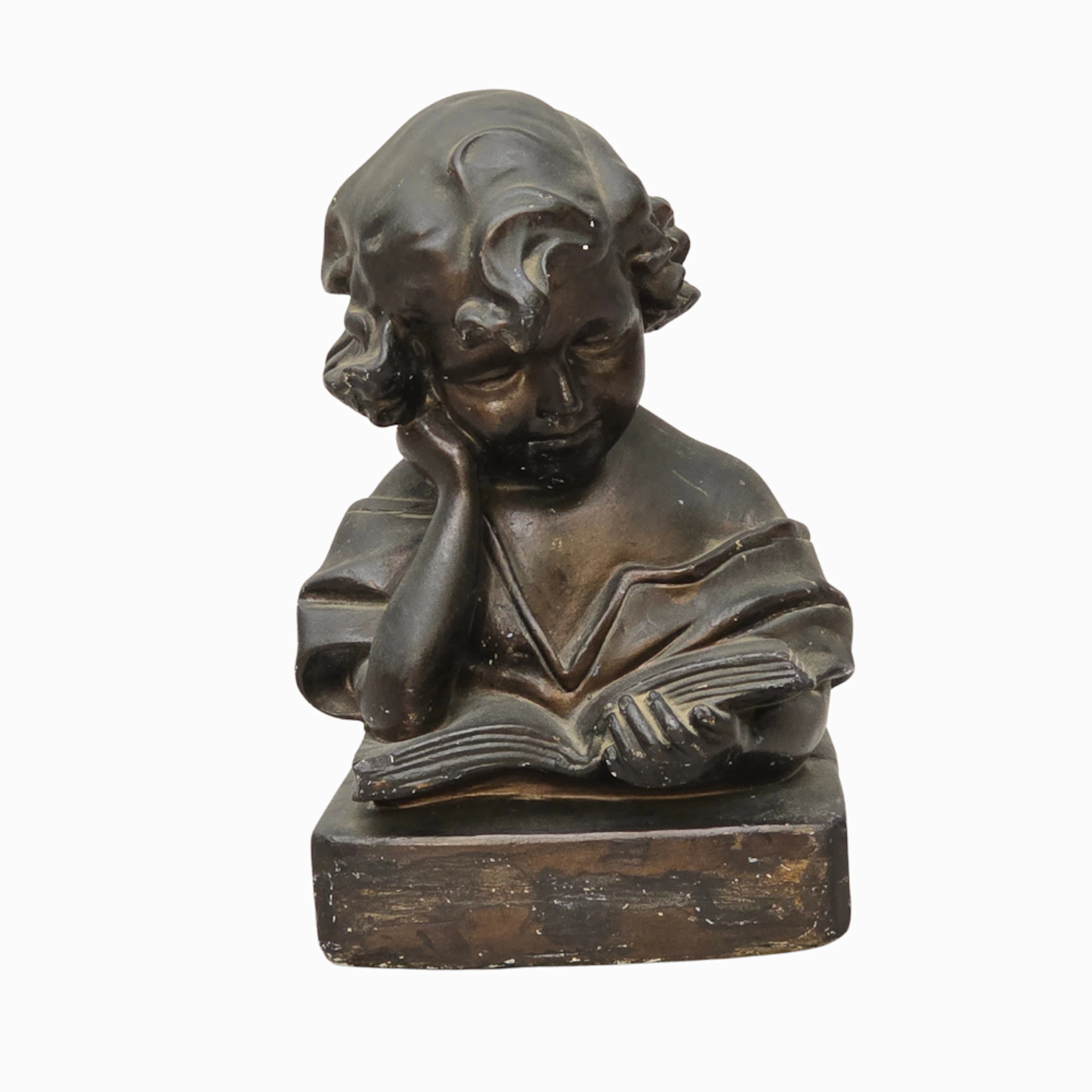 BUSTO DE NIÑA MODERNISTA EN ESTUCO PINTADO.