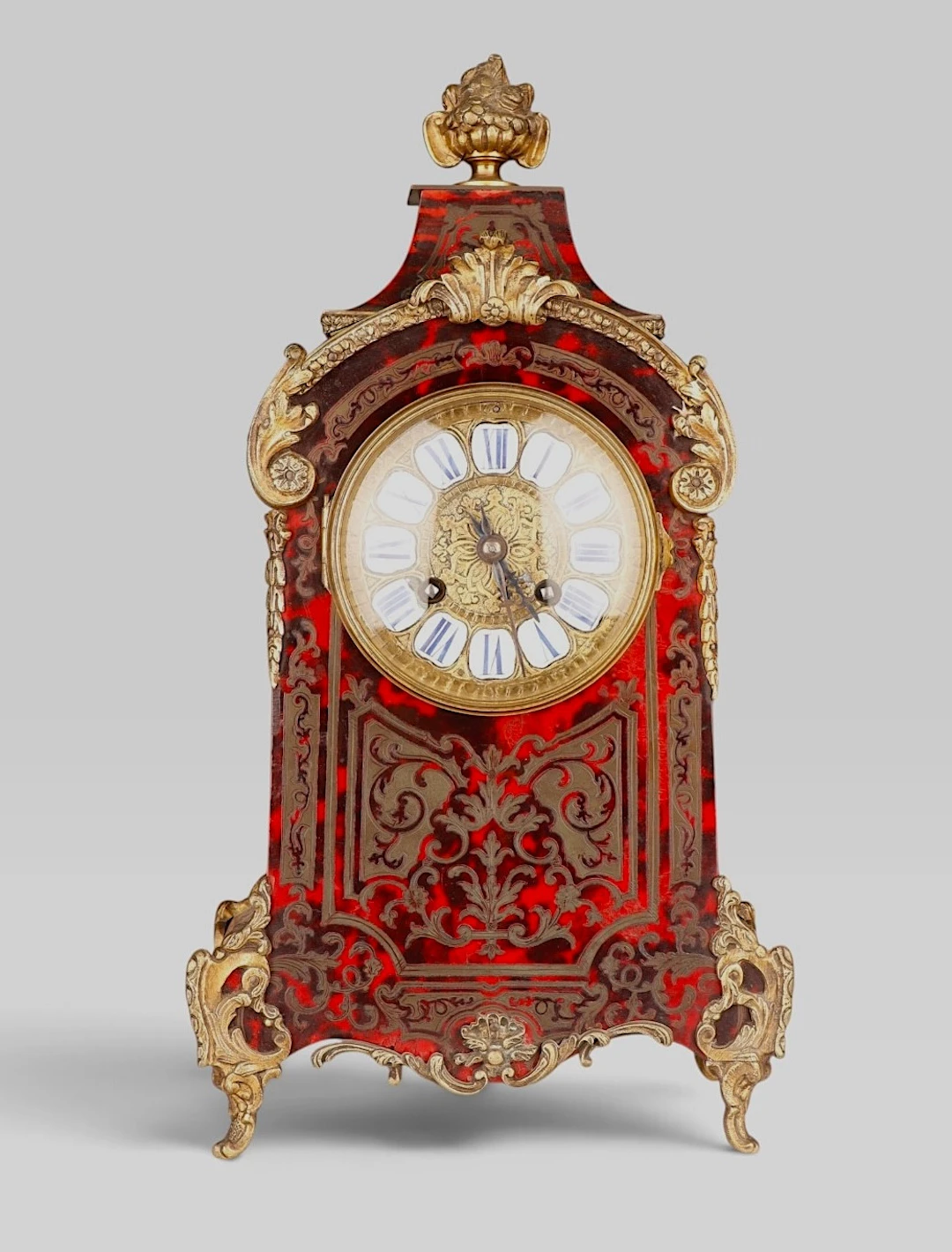 Reloj de sobremesa francés en marquetería de tipo Boulle de carey