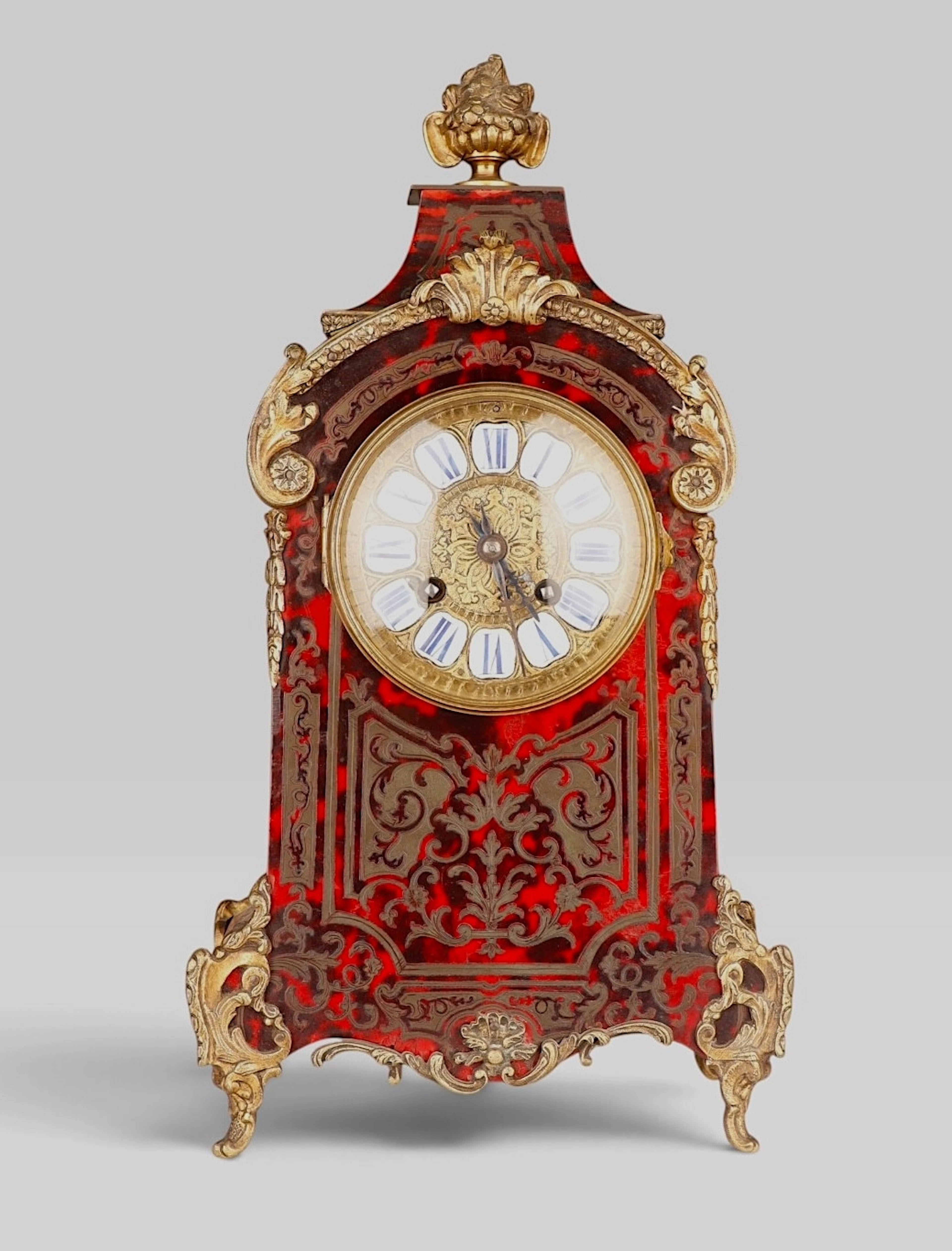 Reloj de sobremesa francés en marquetería de tipo Boulle de carey
