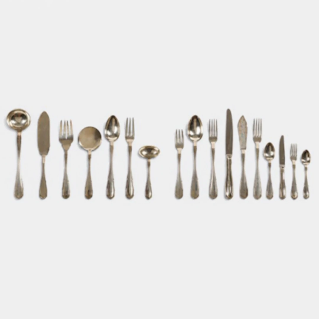 Cubertería de plata de 12 servicios en plata española punzonada.
