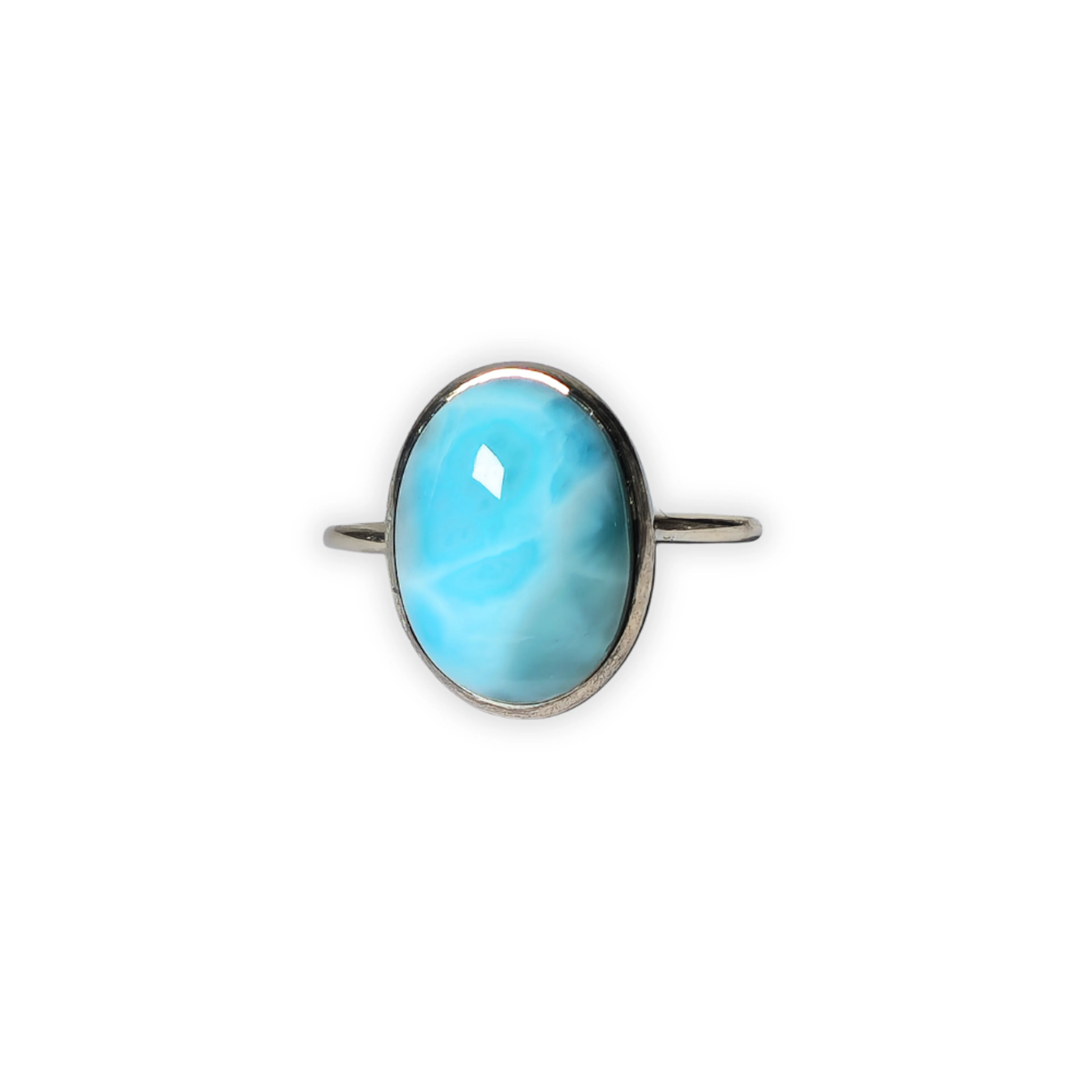 Anillo en plata con larimar en cabujón.