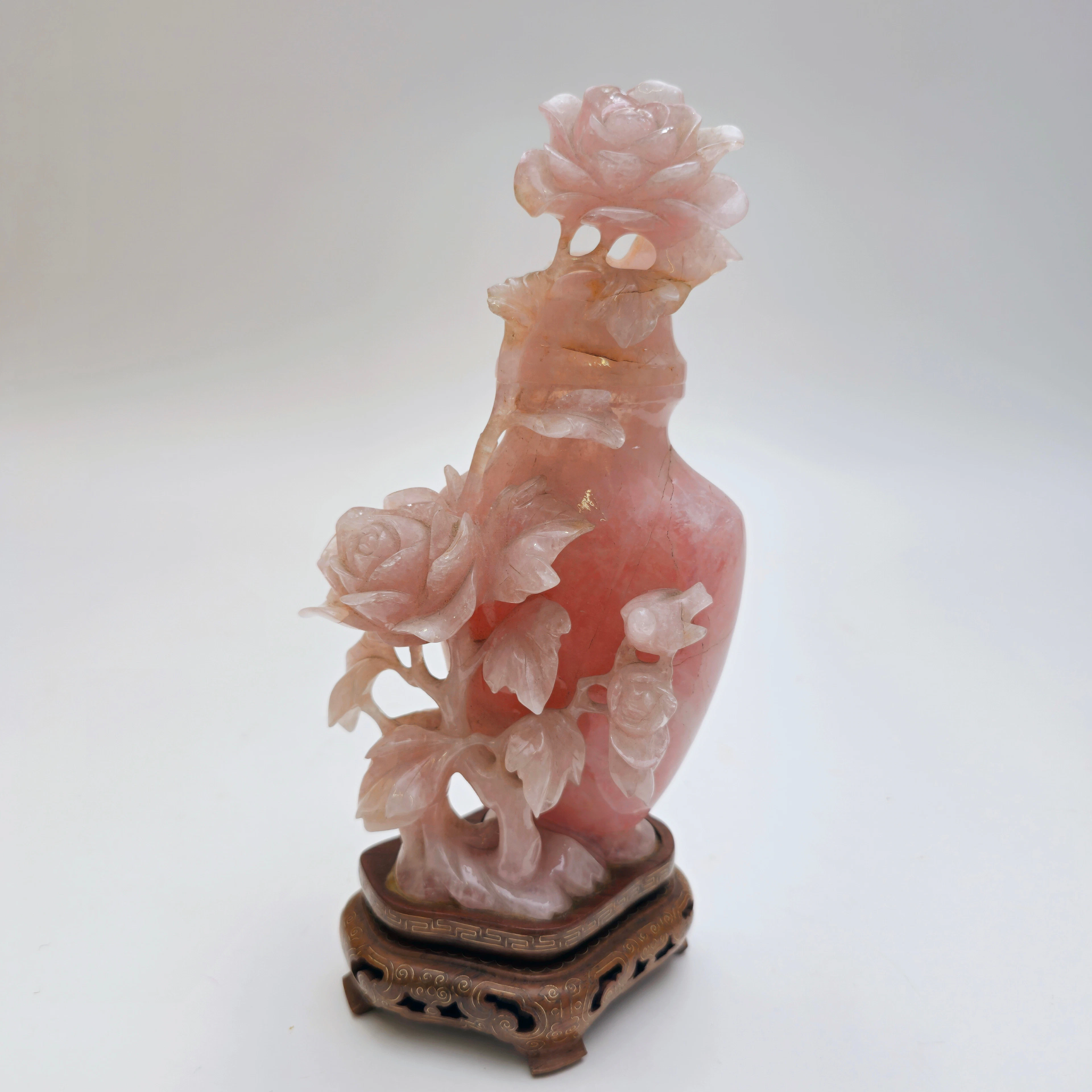 JARRÓN CON TAPA ORIENTAL. EN QUARZO ROSA.
