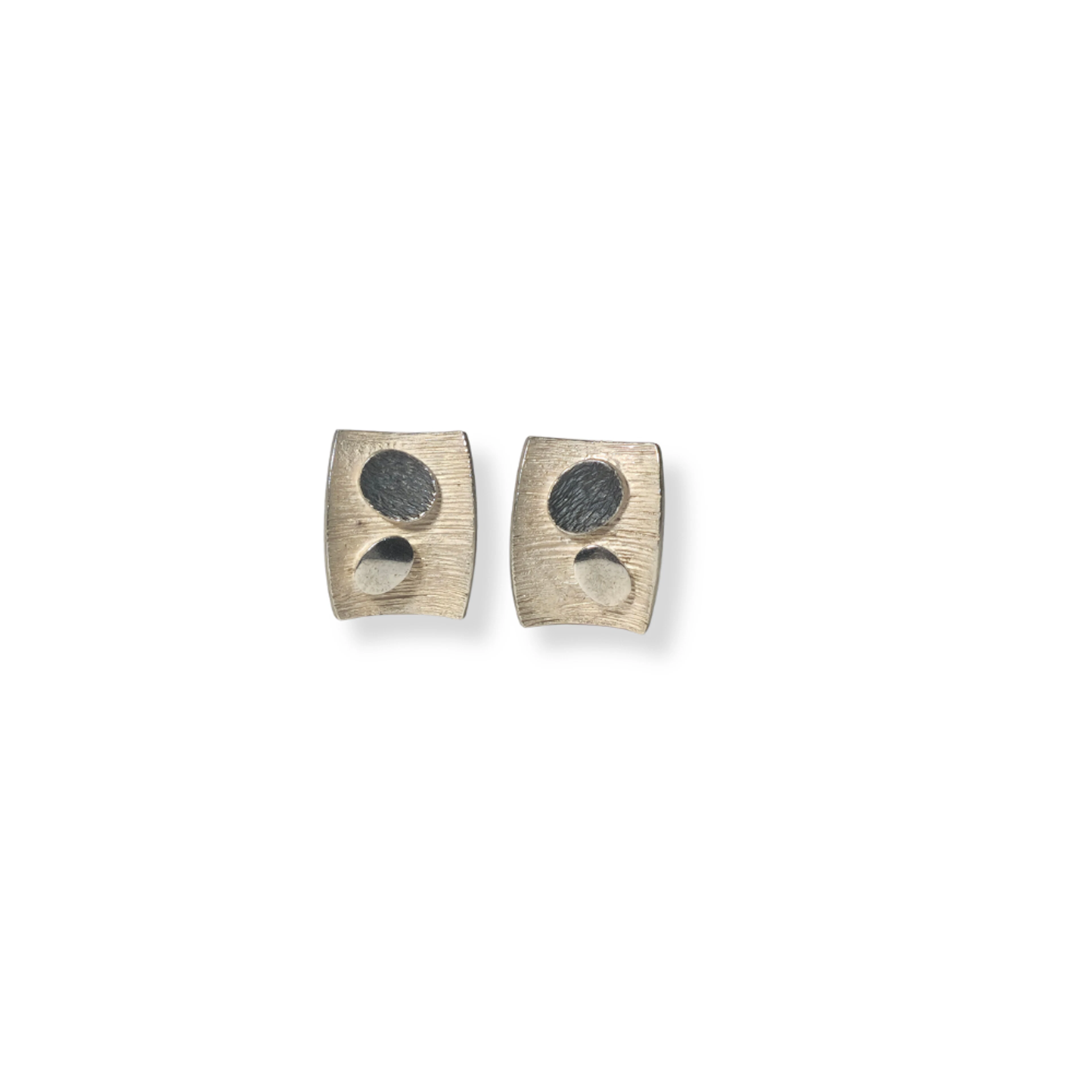 PAR DE PENDIENTES EN PLATA.