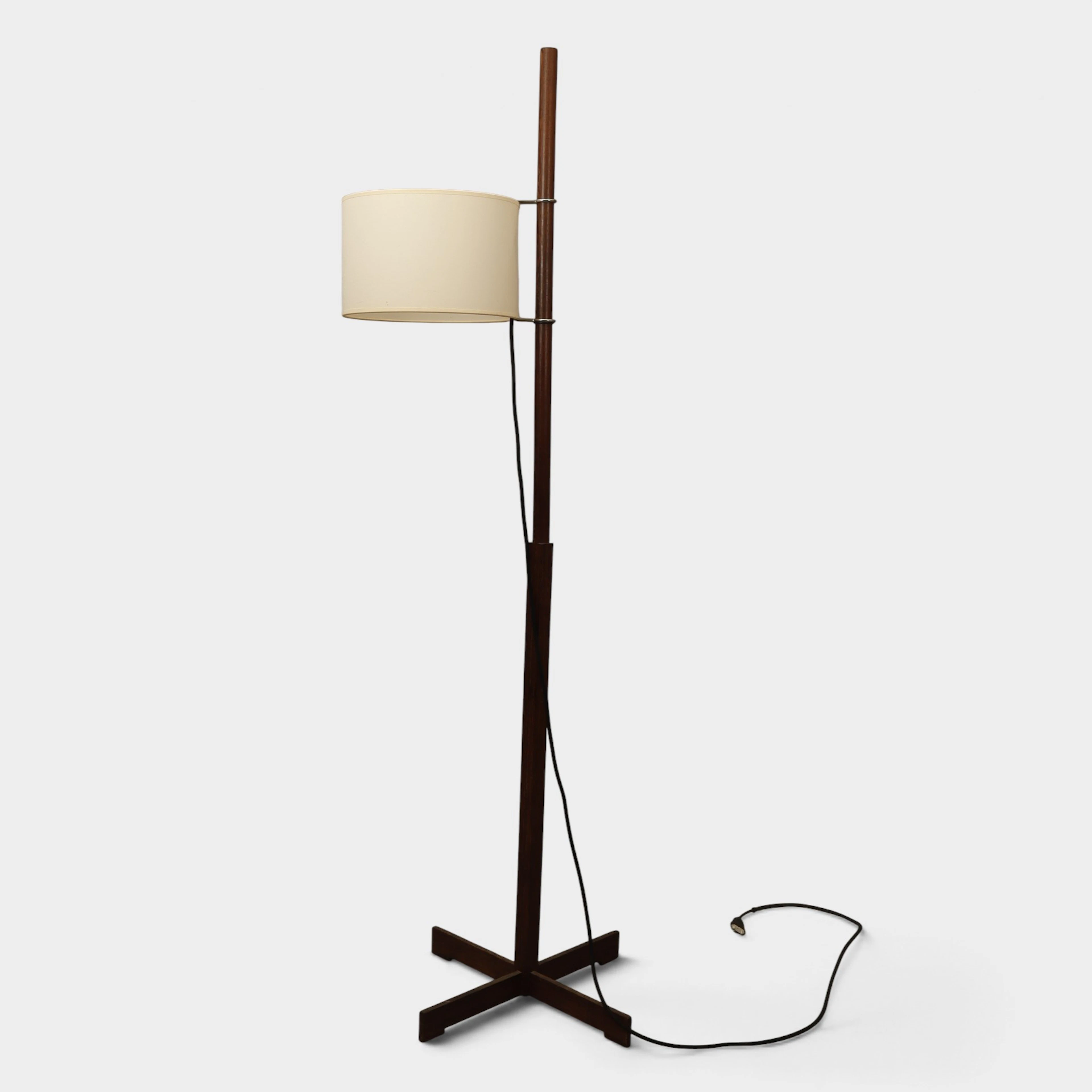 MIGUEL MILÀ (1931-2024). Lámpara de pie TMM en madera de cerezo.