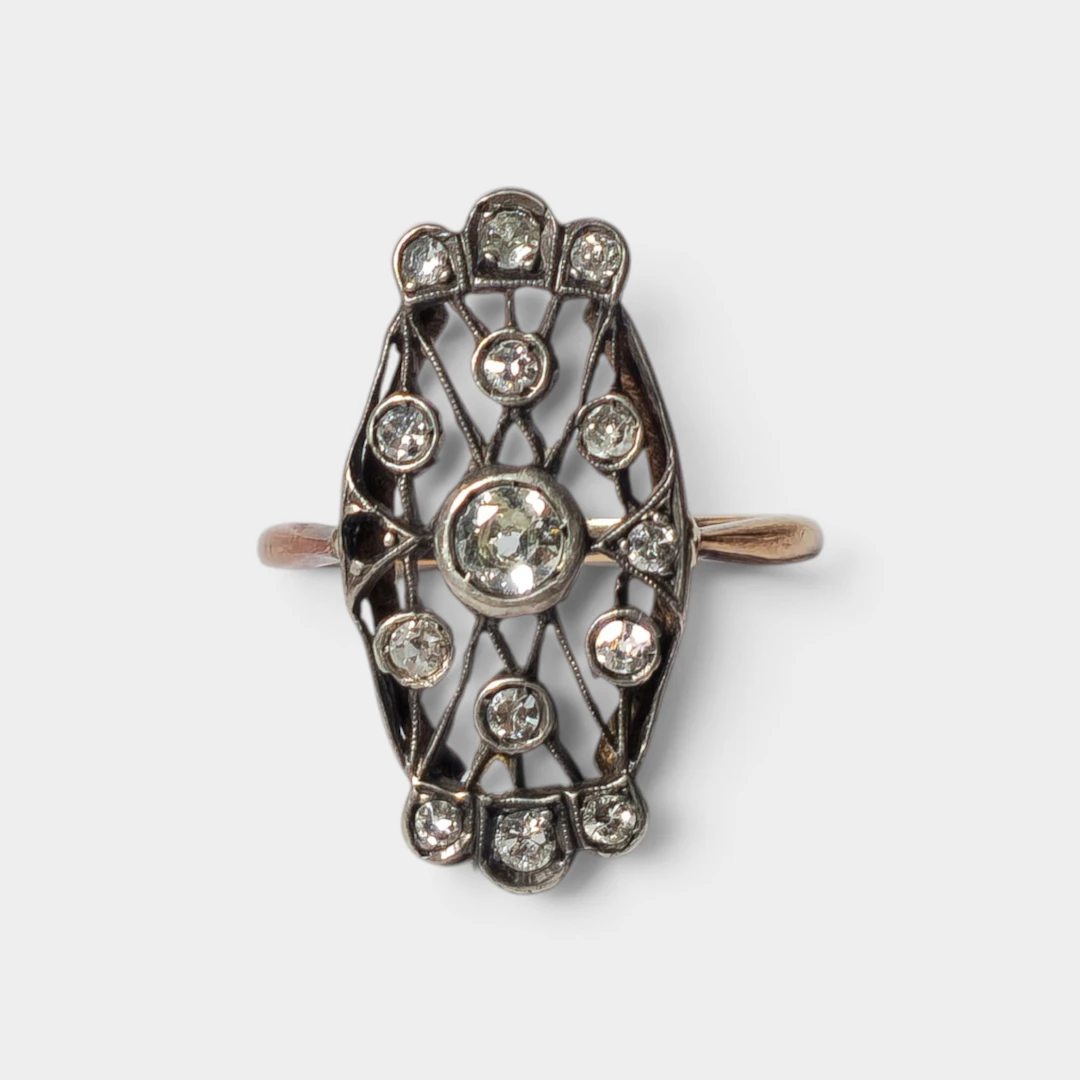 Anillo Art Déco en oro, plata y diamantes. Circa 1920.