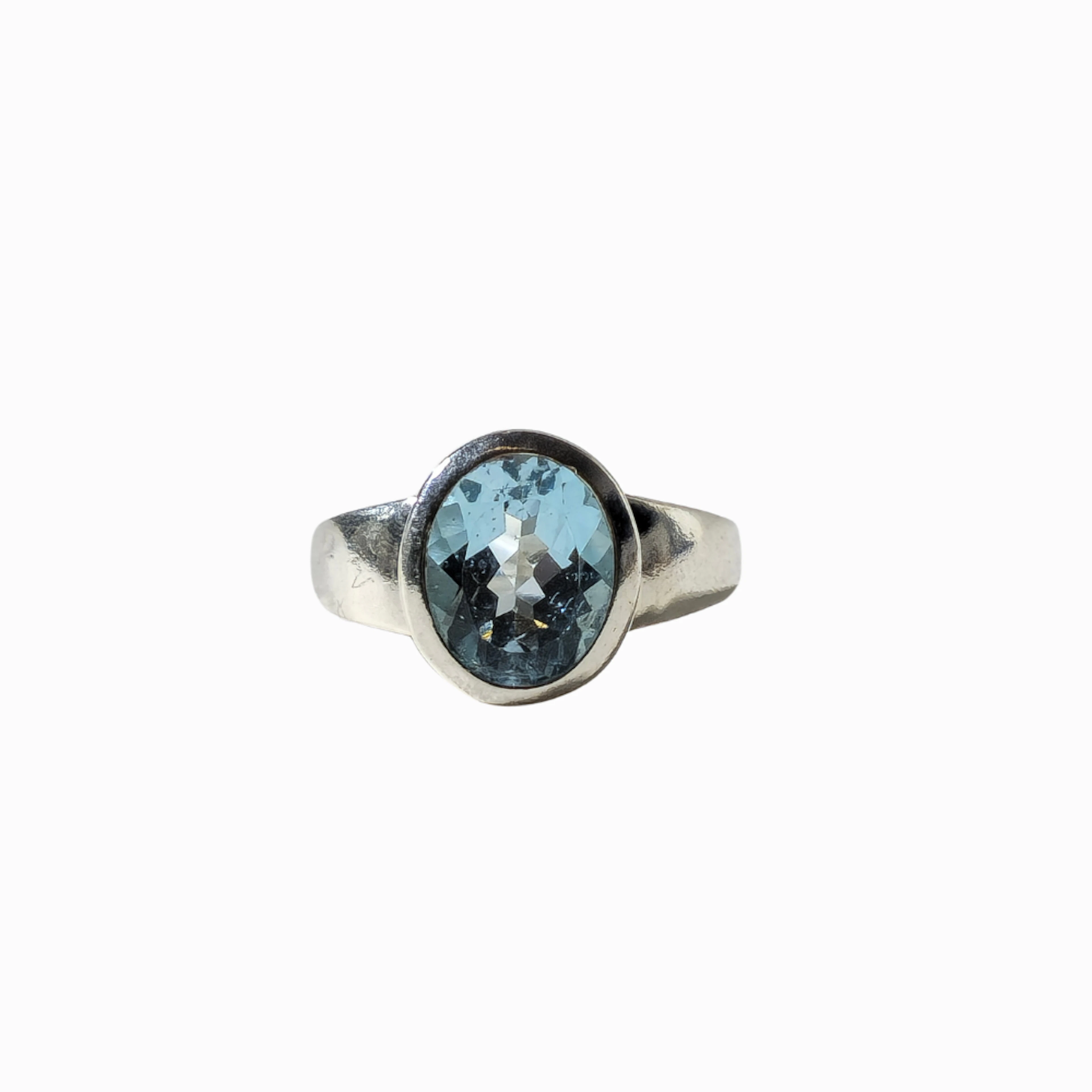 ANILLO EN PLATA CON TOPACIO NATURAL TALLA OVAL.