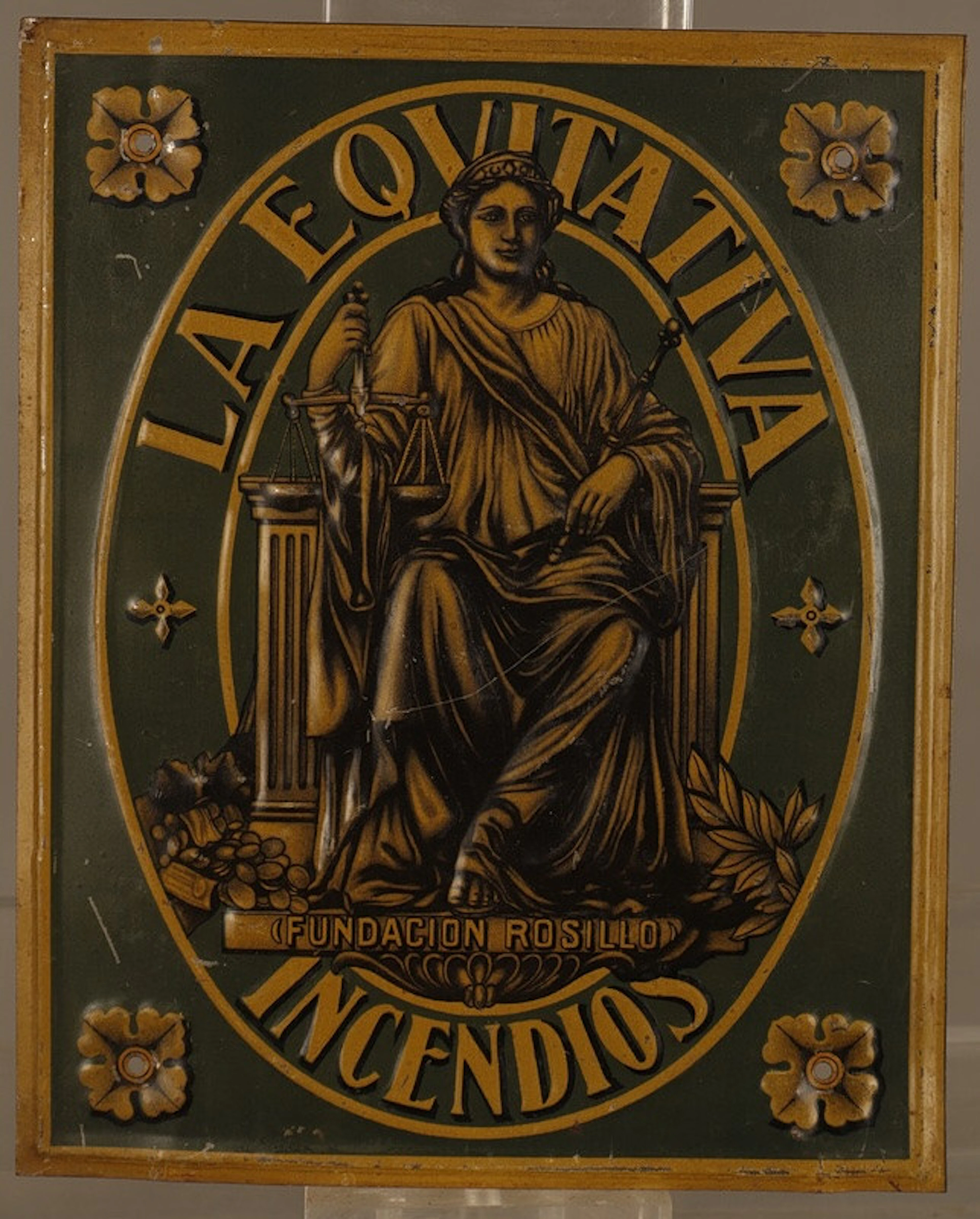 La Equitativa, placa publicitaria en hojalata estampada y pintada.
