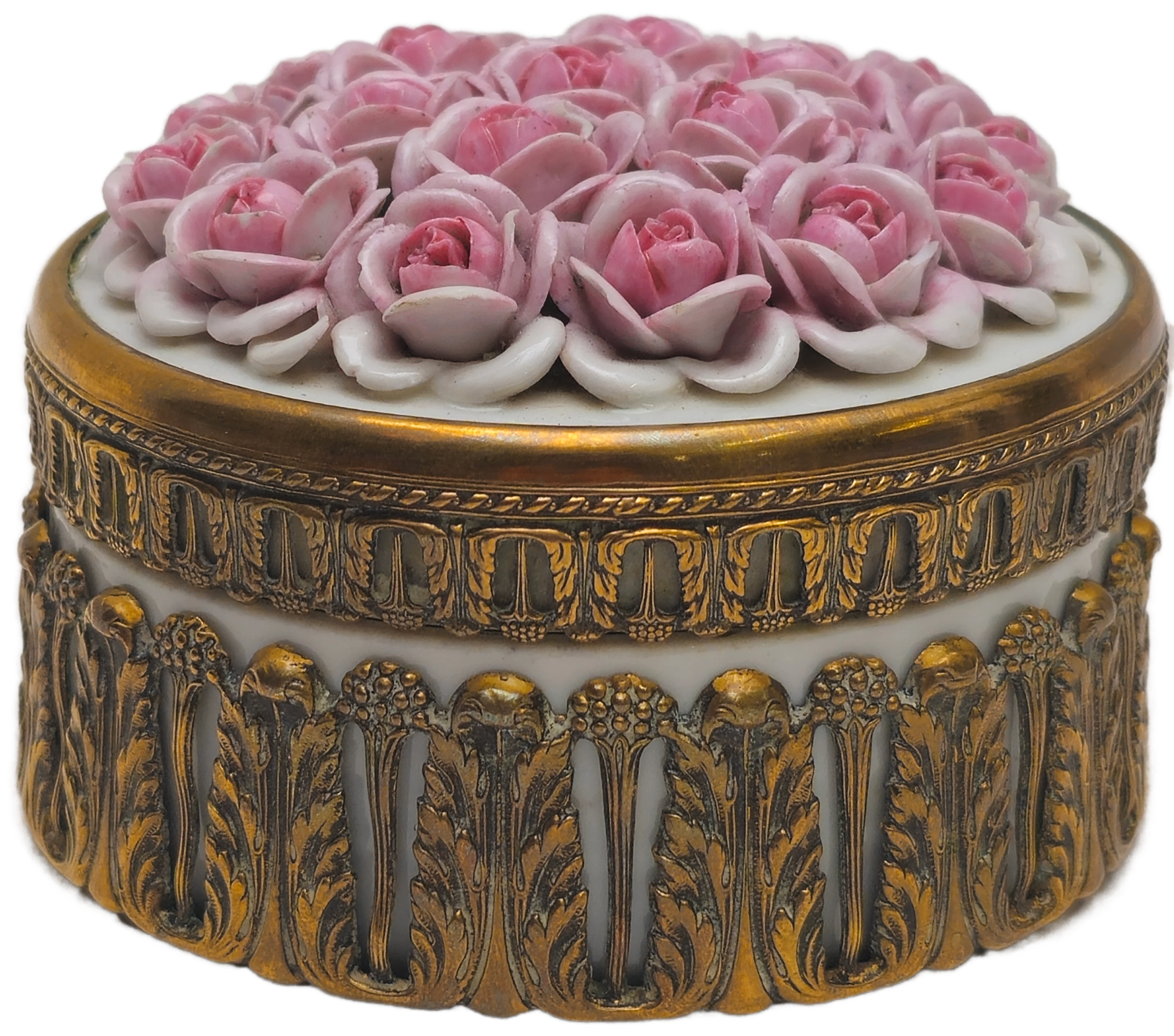 CAJA JOYERO EN PORCELANA ALEMANA. CON DECORACIÓN DE ROSAS Y ENGARZE