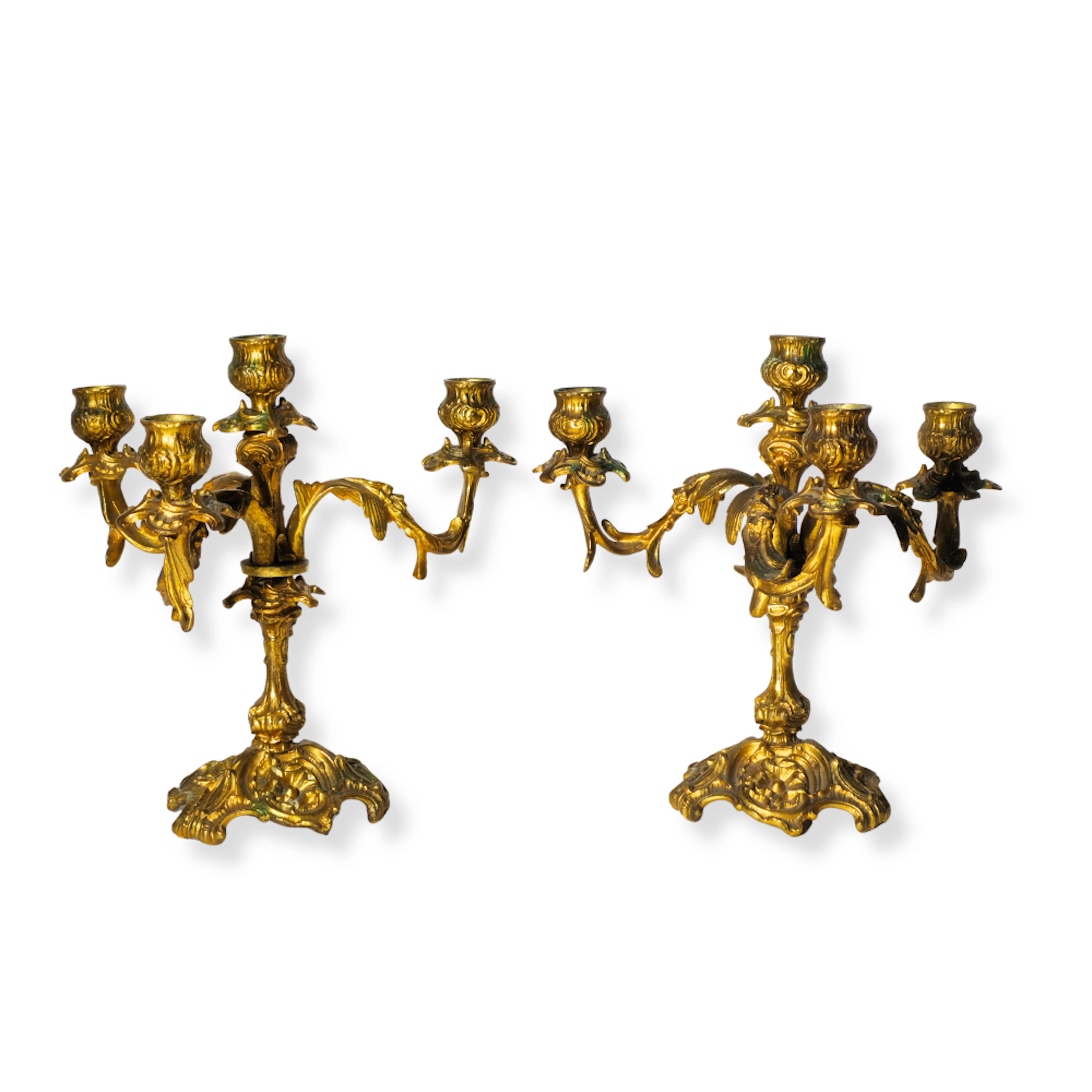 DOS CANDELABROS EN BRONCE CUATRO LUCES.