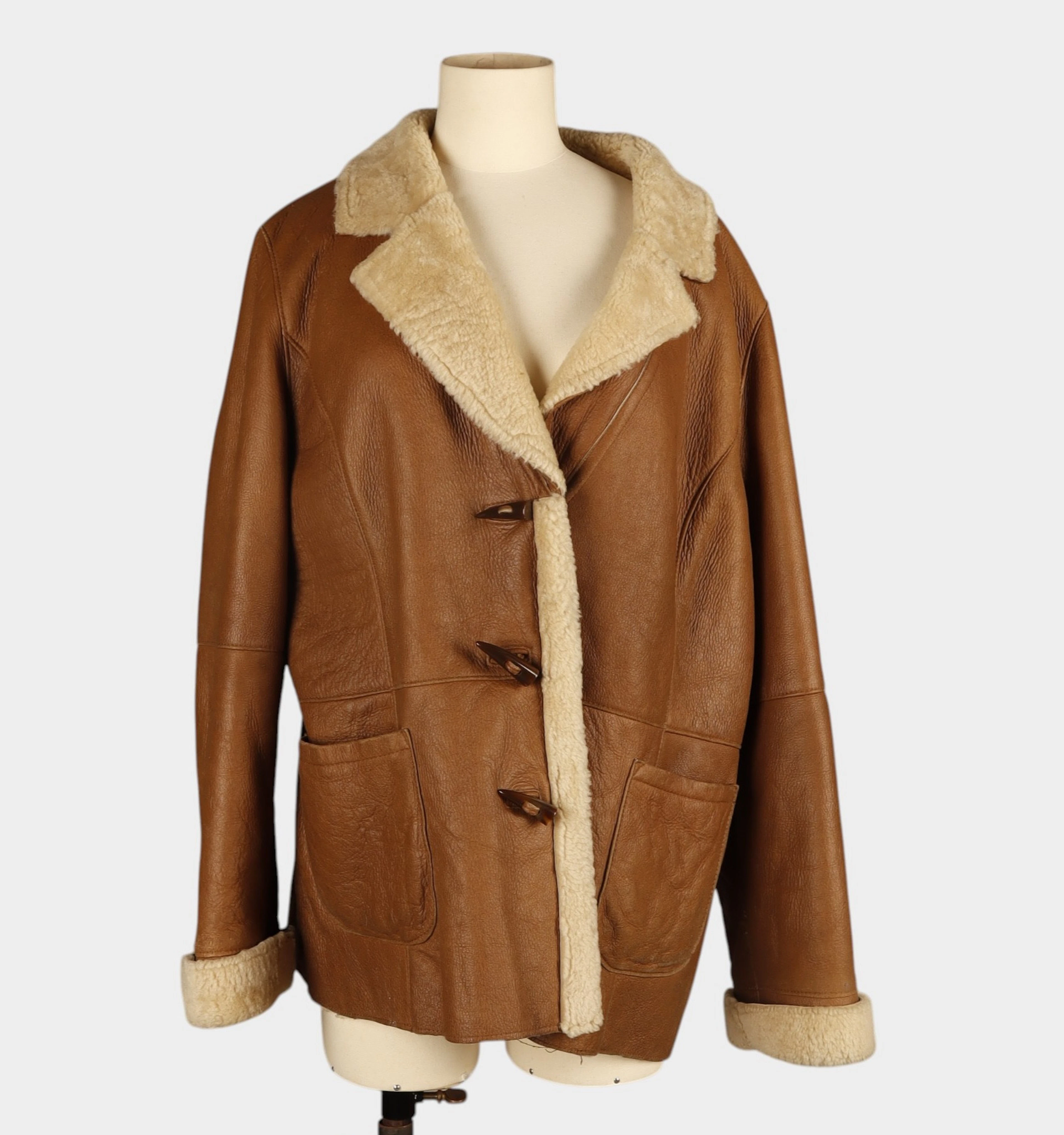Chaqueta en cordero español napado lana blanca.
