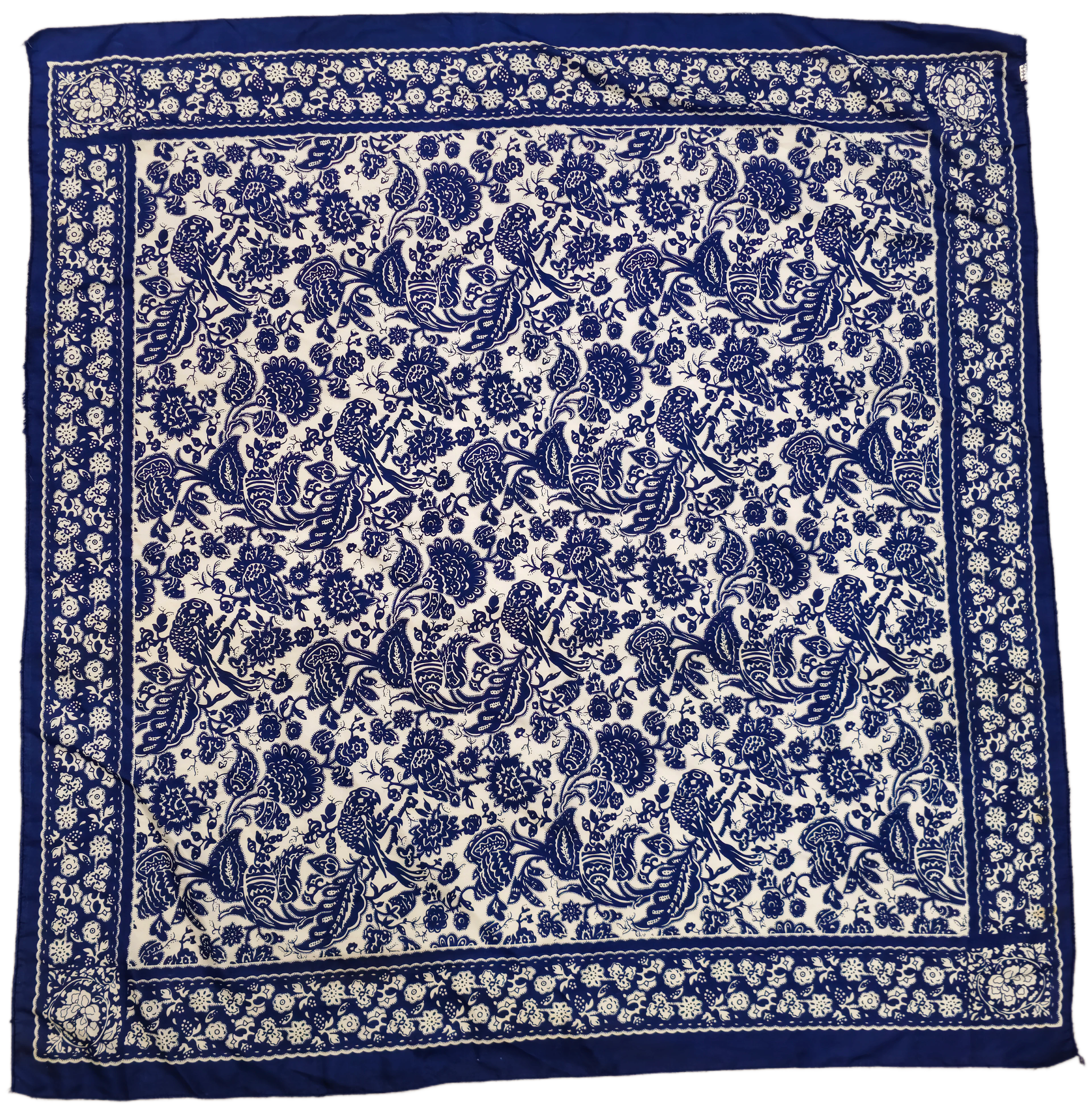 GRAN FOULARD CARRÉ SEDA. PAISLEY ORIENTALISTA. AZUL MARINO Y BLANCO.